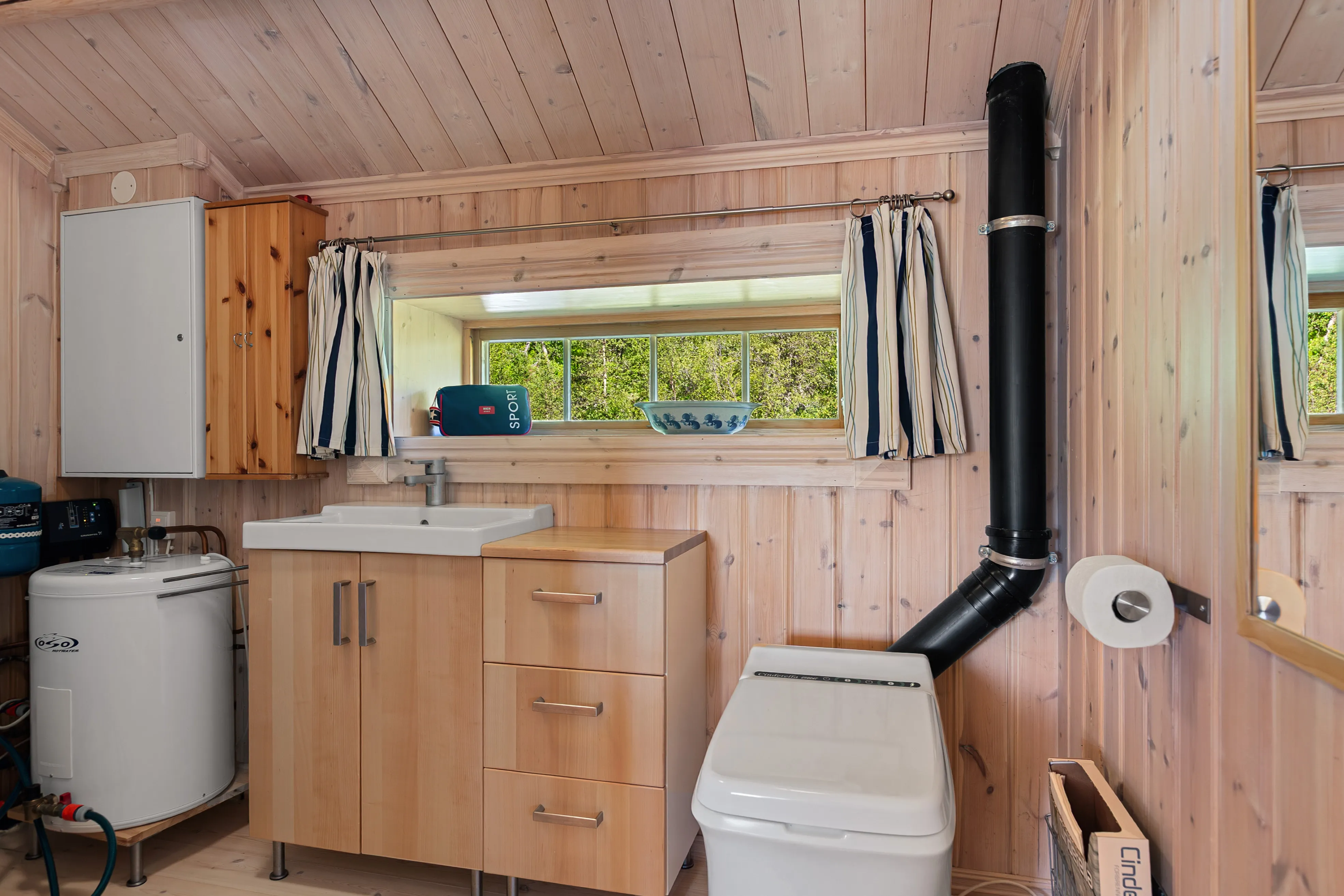 Historic 1800s Cabin in Aurdal with Expansive Garden and Rustic Charm - View image 15 of 24