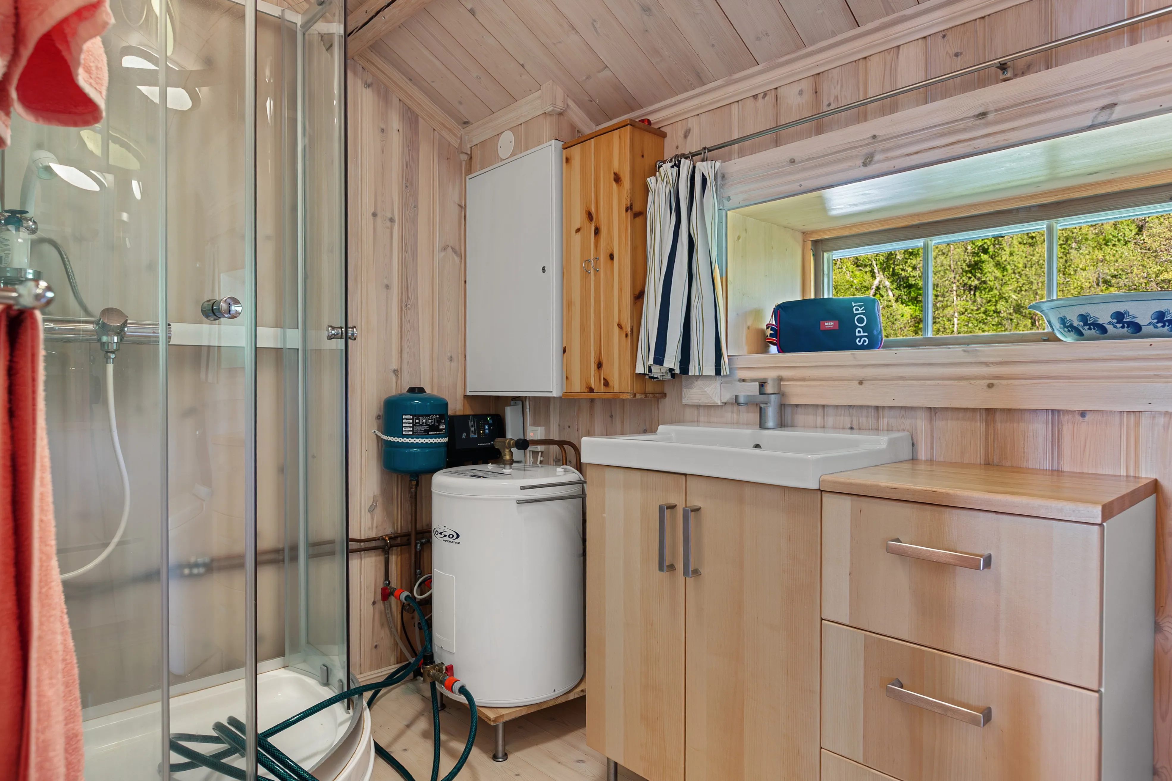 Historic 1800s Cabin in Aurdal with Expansive Garden and Rustic Charm - View image 16 of 24