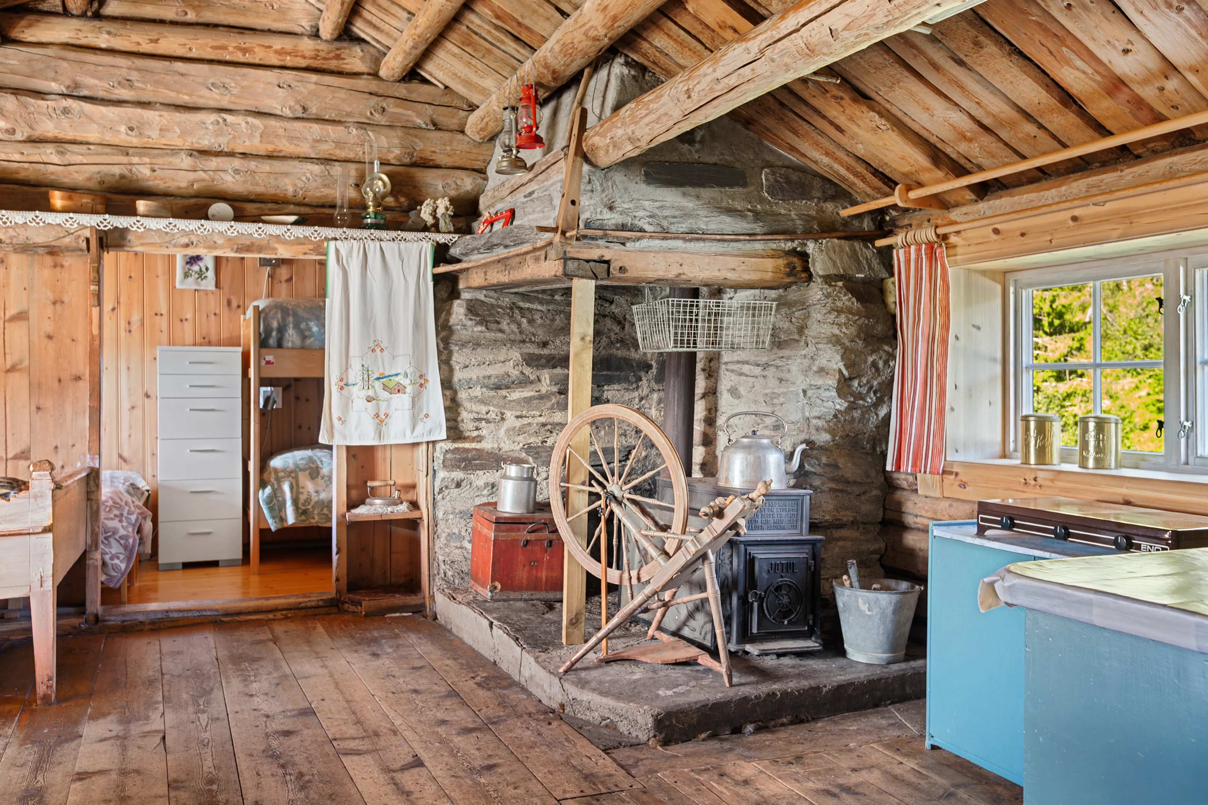 Historic 1800s Cabin in Aurdal with Expansive Garden and Rustic Charm - View image 17 of 24