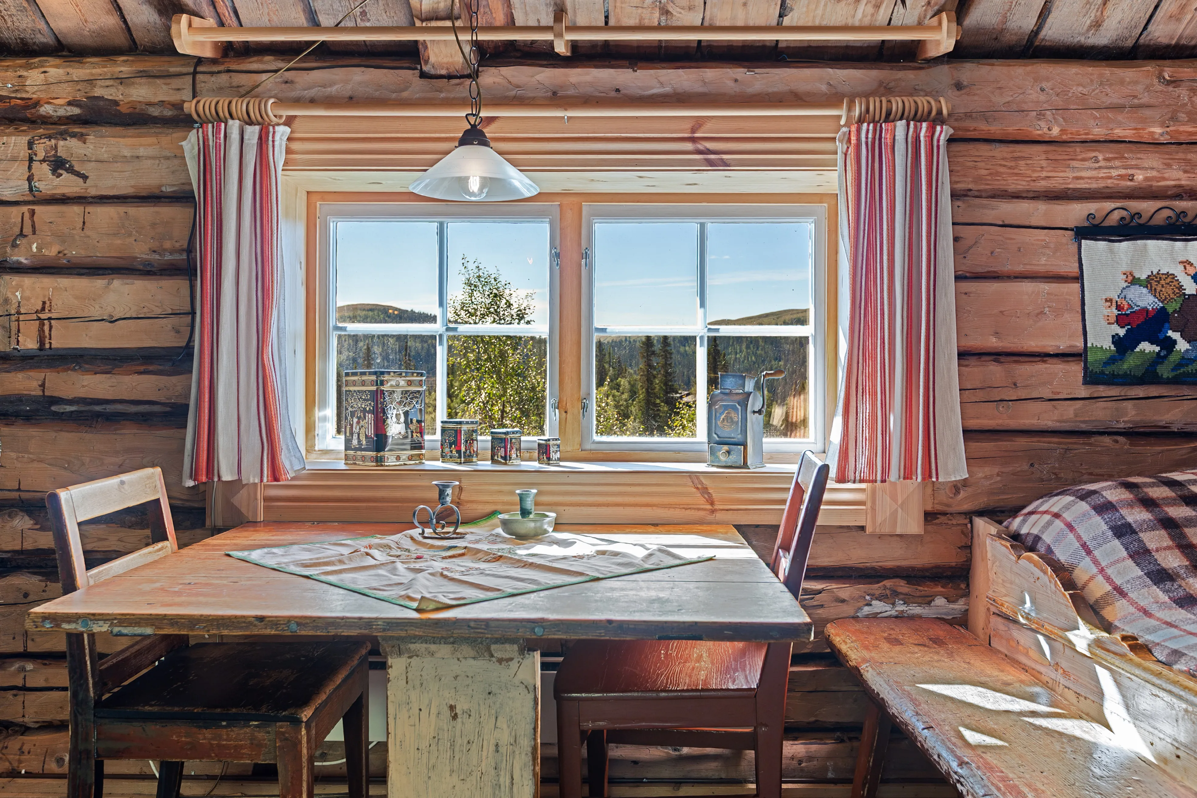Historic 1800s Cabin in Aurdal with Expansive Garden and Rustic Charm - View image 19 of 24
