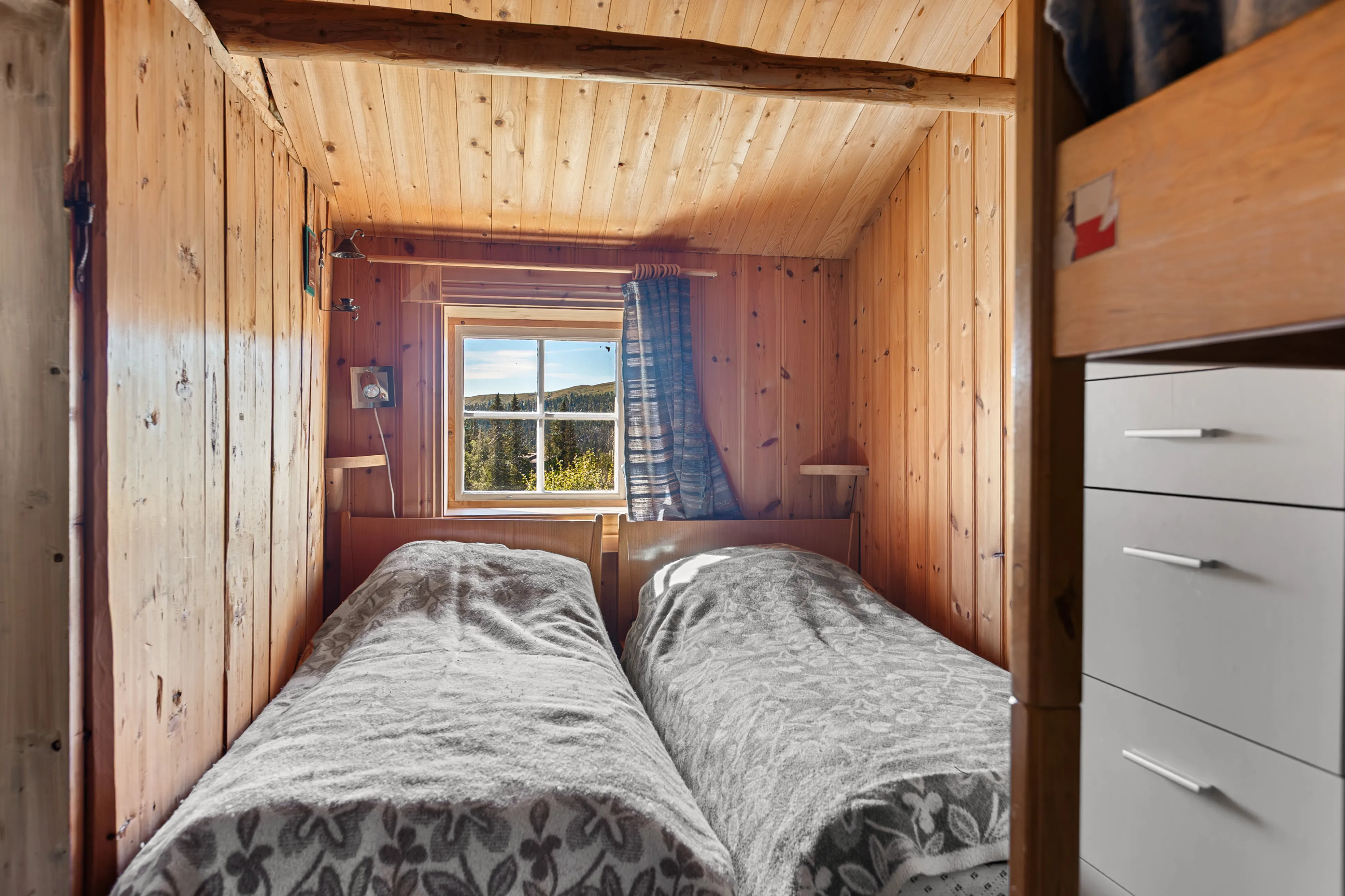 Historic 1800s Cabin in Aurdal with Expansive Garden and Rustic Charm - View image 22 of 24