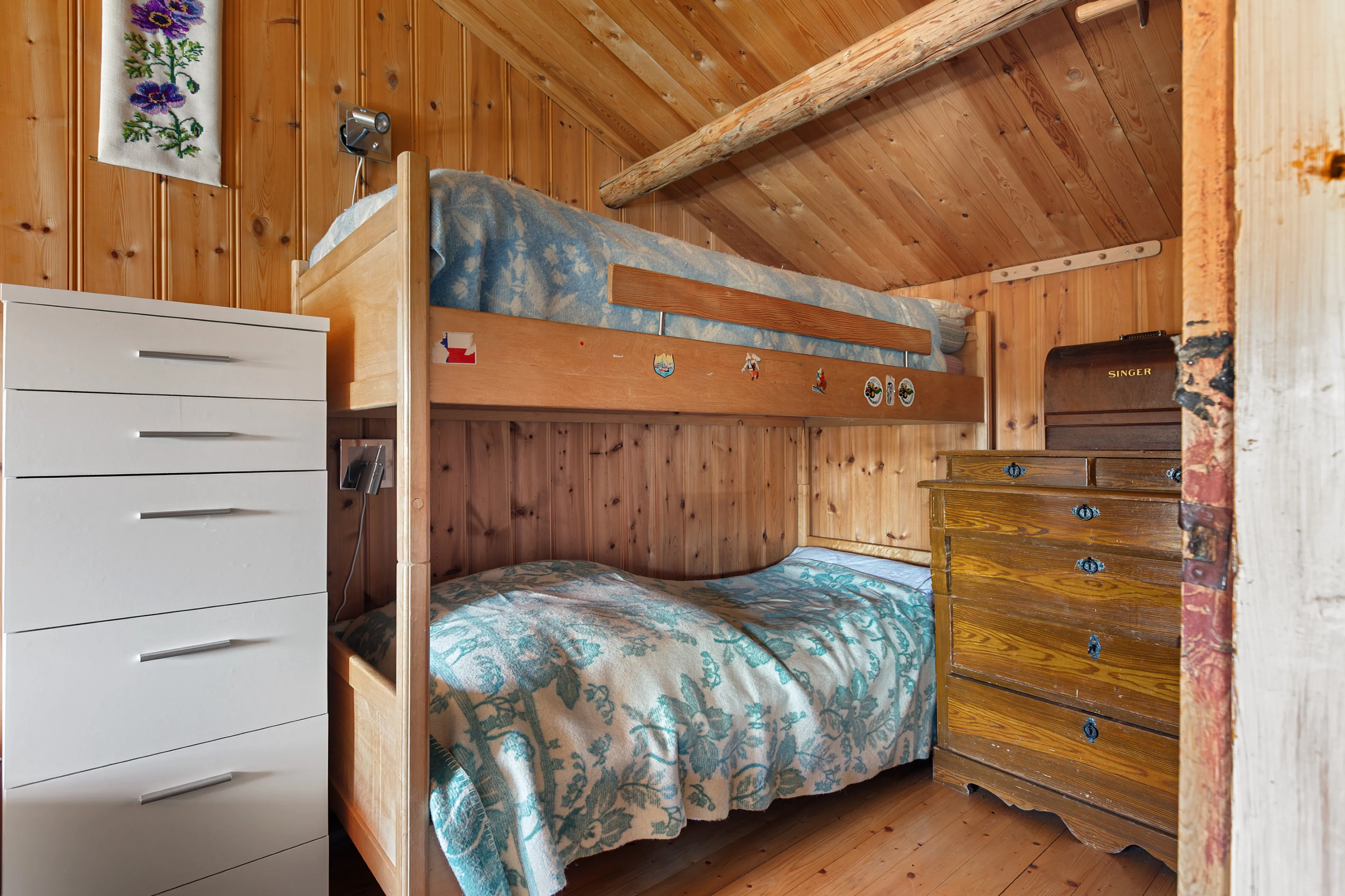 Historic 1800s Cabin in Aurdal with Expansive Garden and Rustic Charm - View image 23 of 24