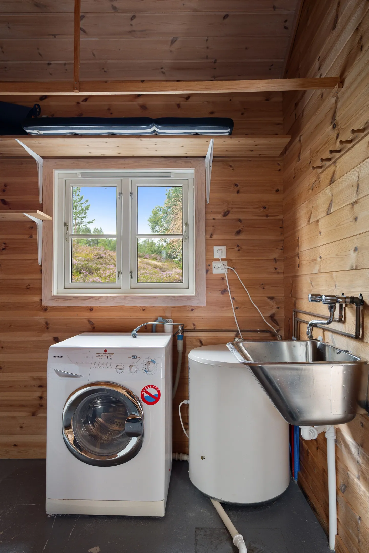 Architect-Designed 3-Bedroom Cabin with Expansive Terrace in Sirdal, Norway - View image 24 of 35