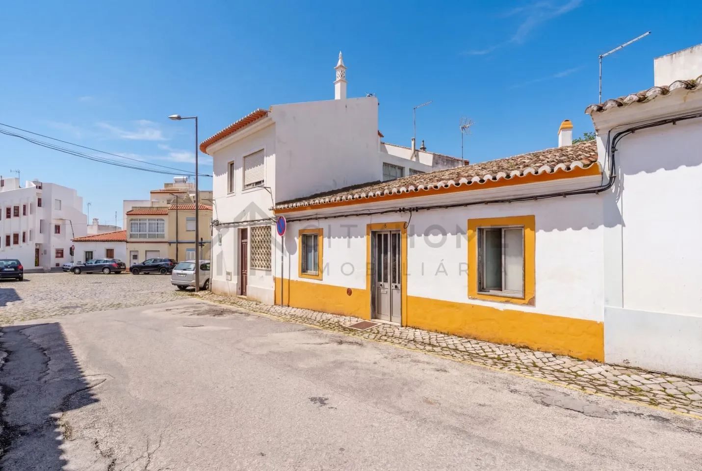 Villa with Garden in Lagoa's Heart - Image 2