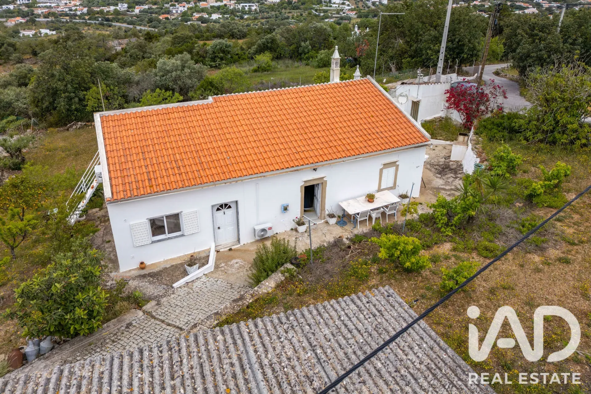 1970s 3-Bedroom House with Garden and Pool in São Brás de Alportel - Image 2
