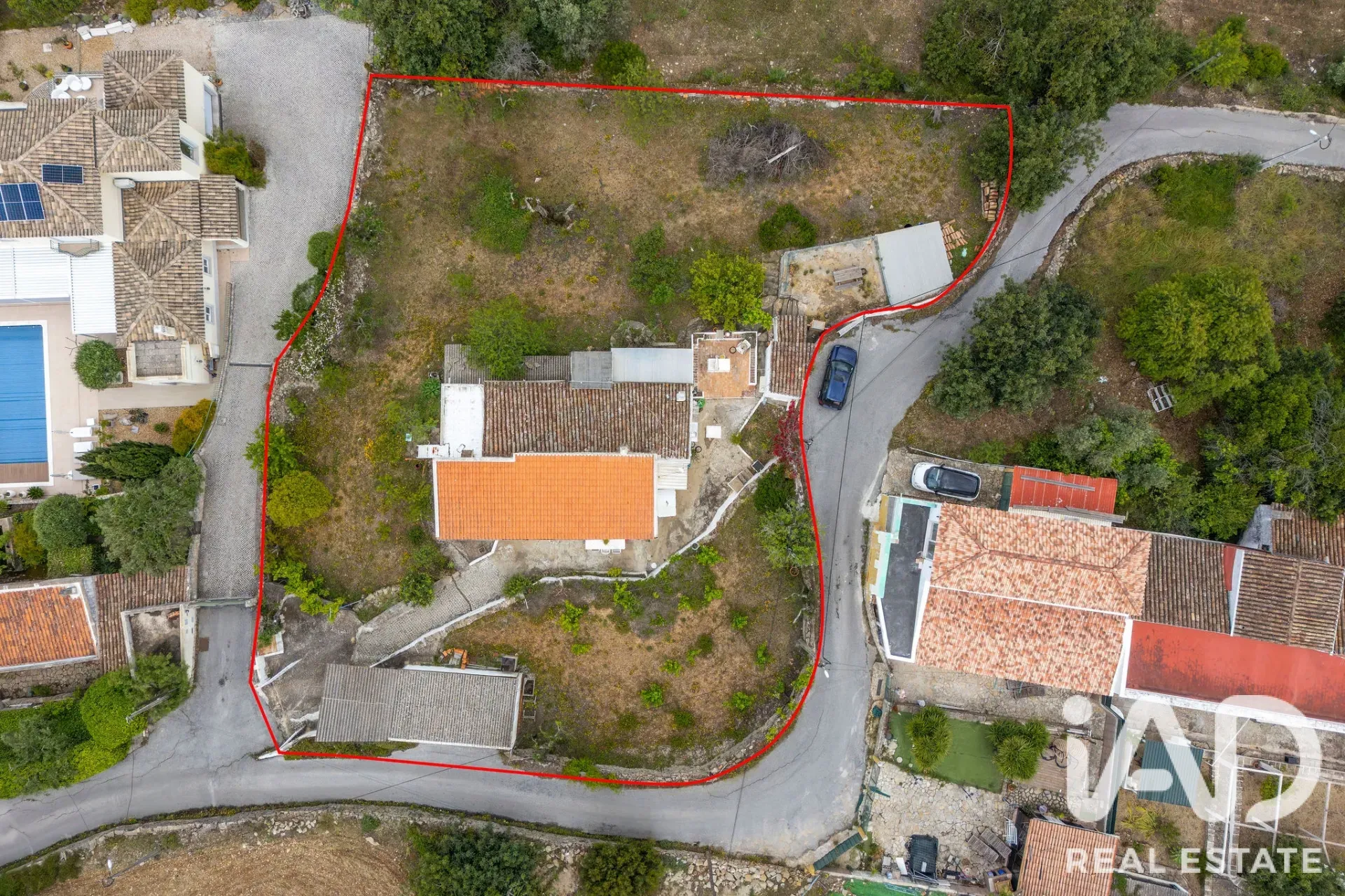 1970s 3-Bedroom House with Garden and Pool in São Brás de Alportel - Image 3