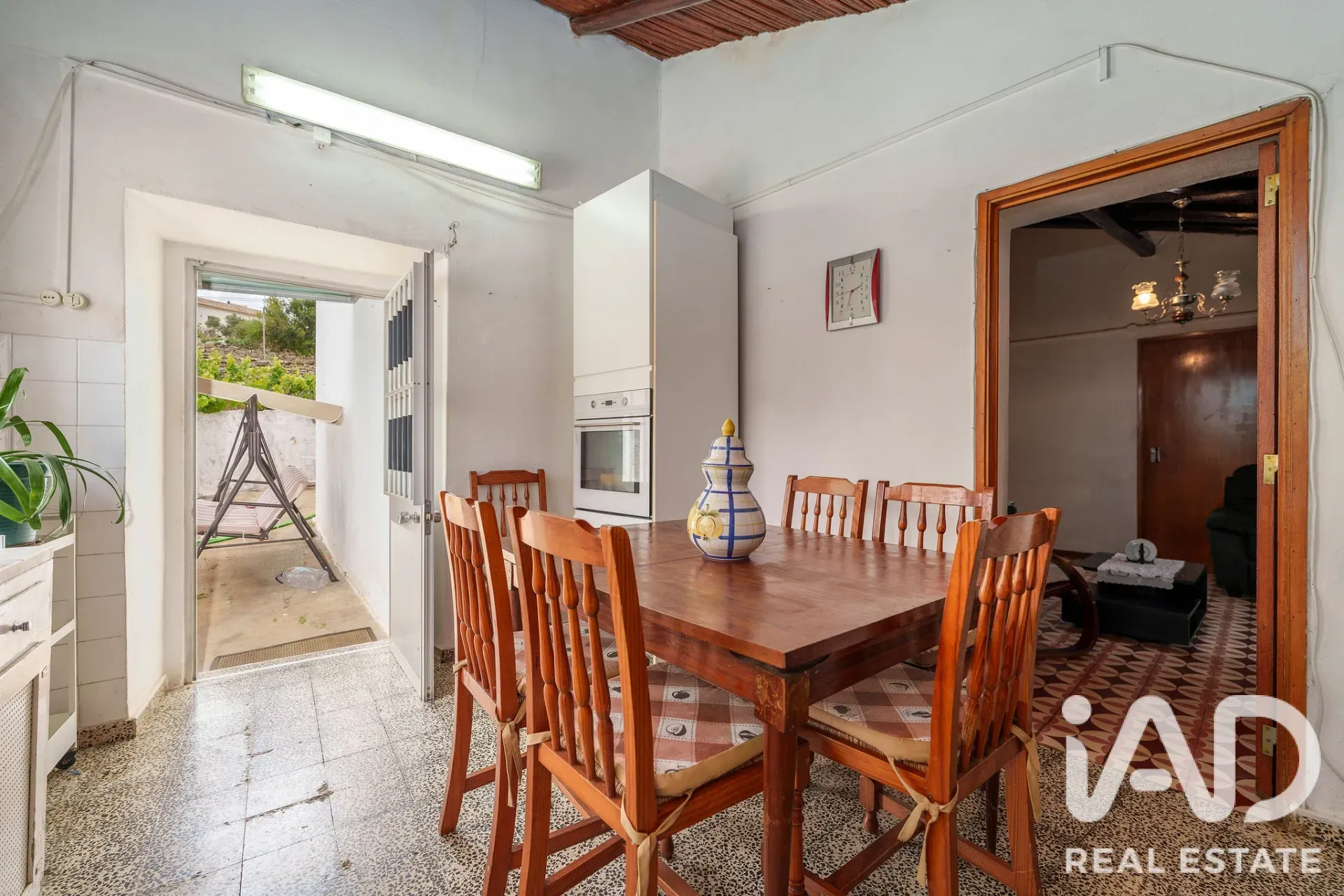 1970s 3-Bedroom House with Garden and Pool in São Brás de Alportel - View image 10 of 40