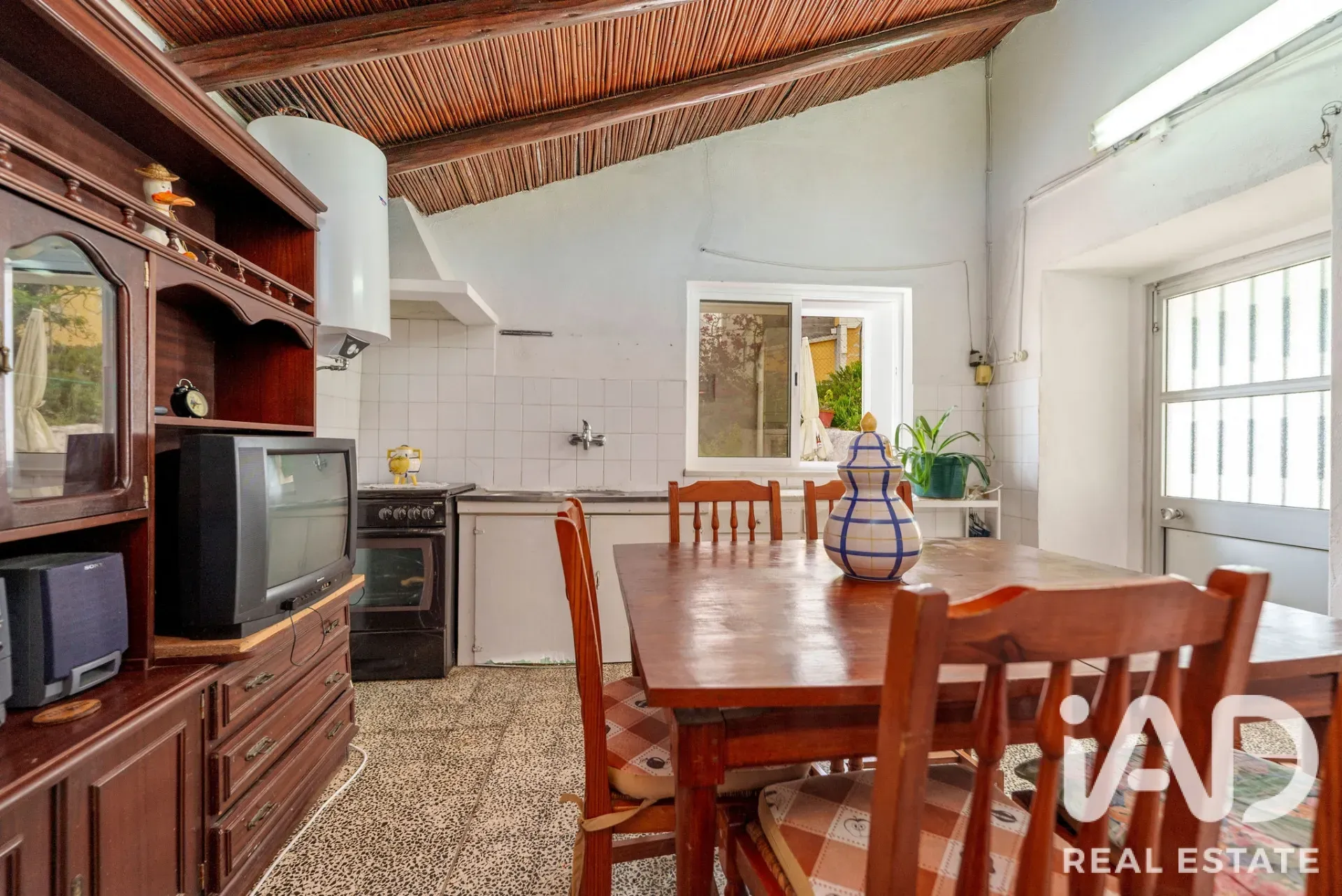 1970s 3-Bedroom House with Garden and Pool in São Brás de Alportel - View image 11 of 40