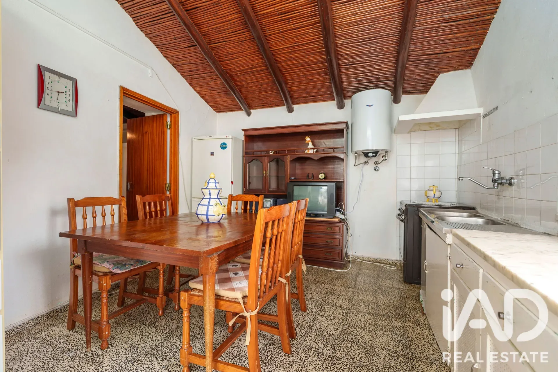 1970s 3-Bedroom House with Garden and Pool in São Brás de Alportel - View image 24 of 40