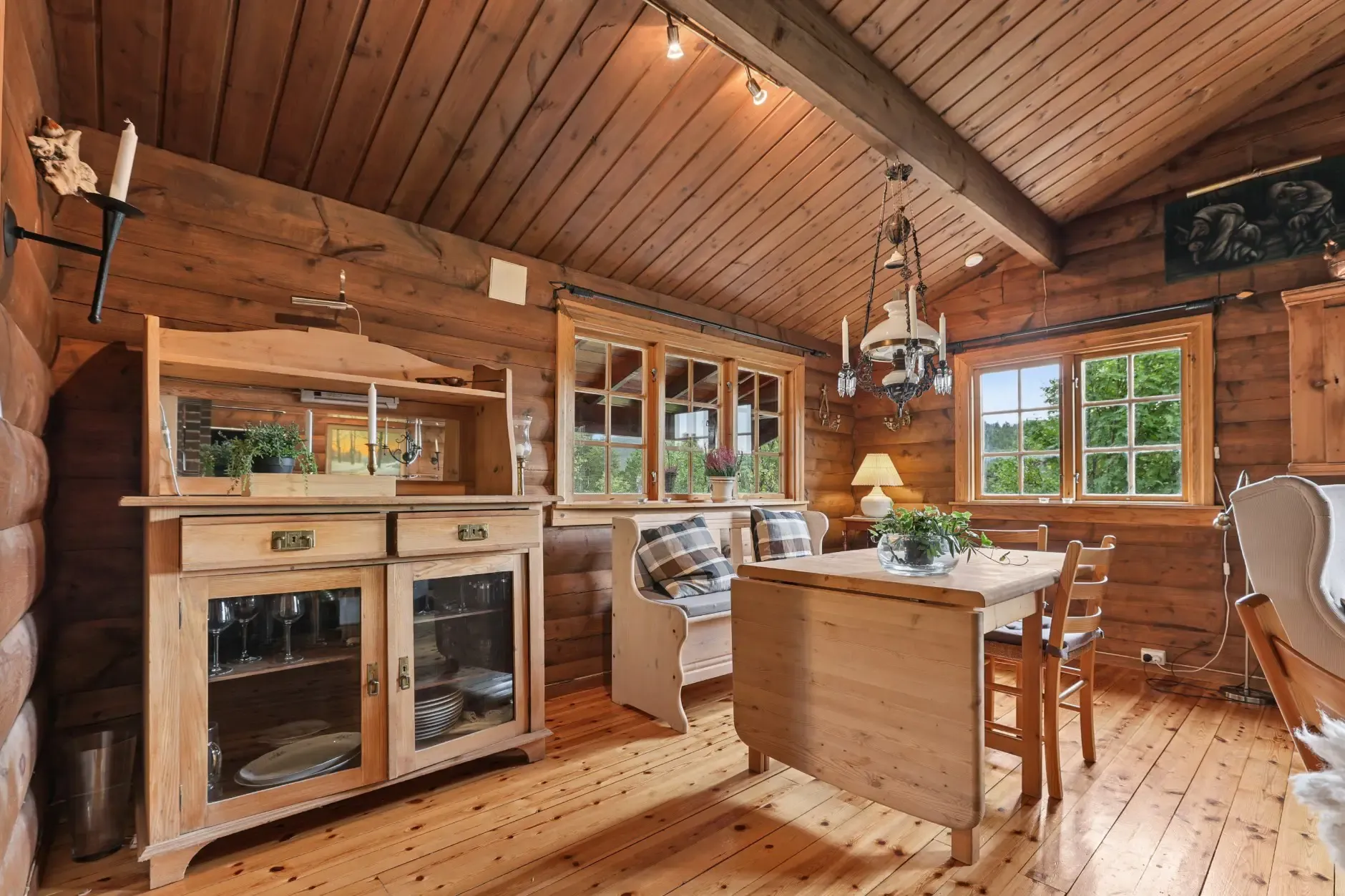 Vinje Cabin Retreat: 4 Bedrooms, Expansive Terrace, and Cosy Fireplaces - Image 5