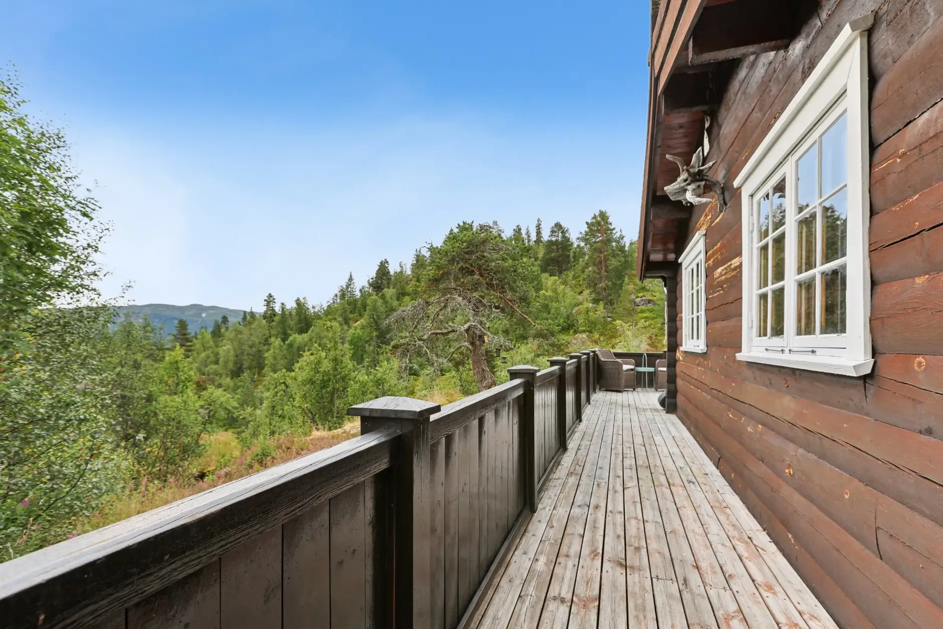 Vinje Cabin Retreat: 4 Bedrooms, Expansive Terrace, and Cosy Fireplaces - View image 10 of 30