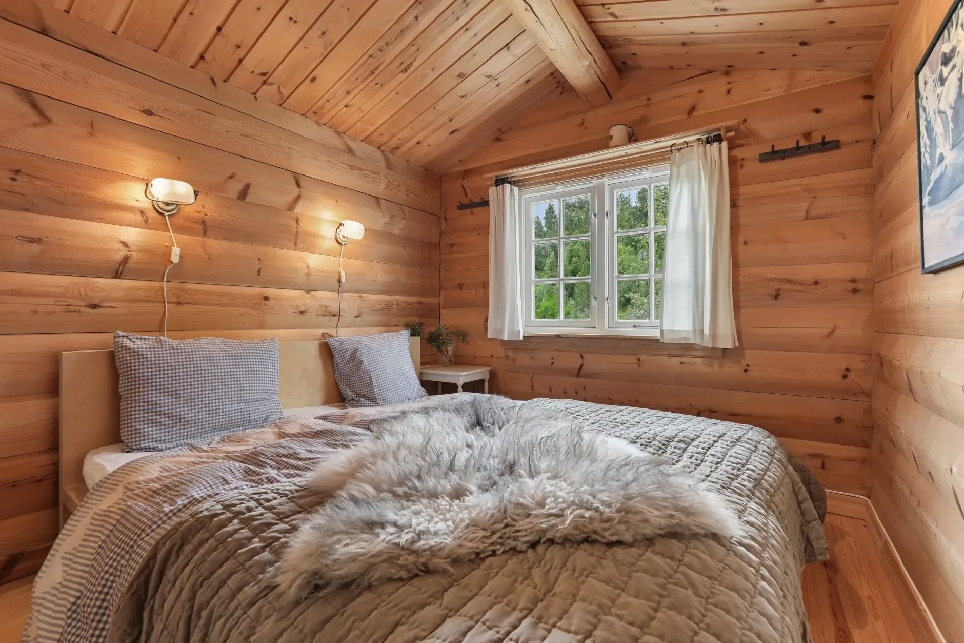 Vinje Cabin Retreat: 4 Bedrooms, Expansive Terrace, and Cosy Fireplaces - View image 13 of 30