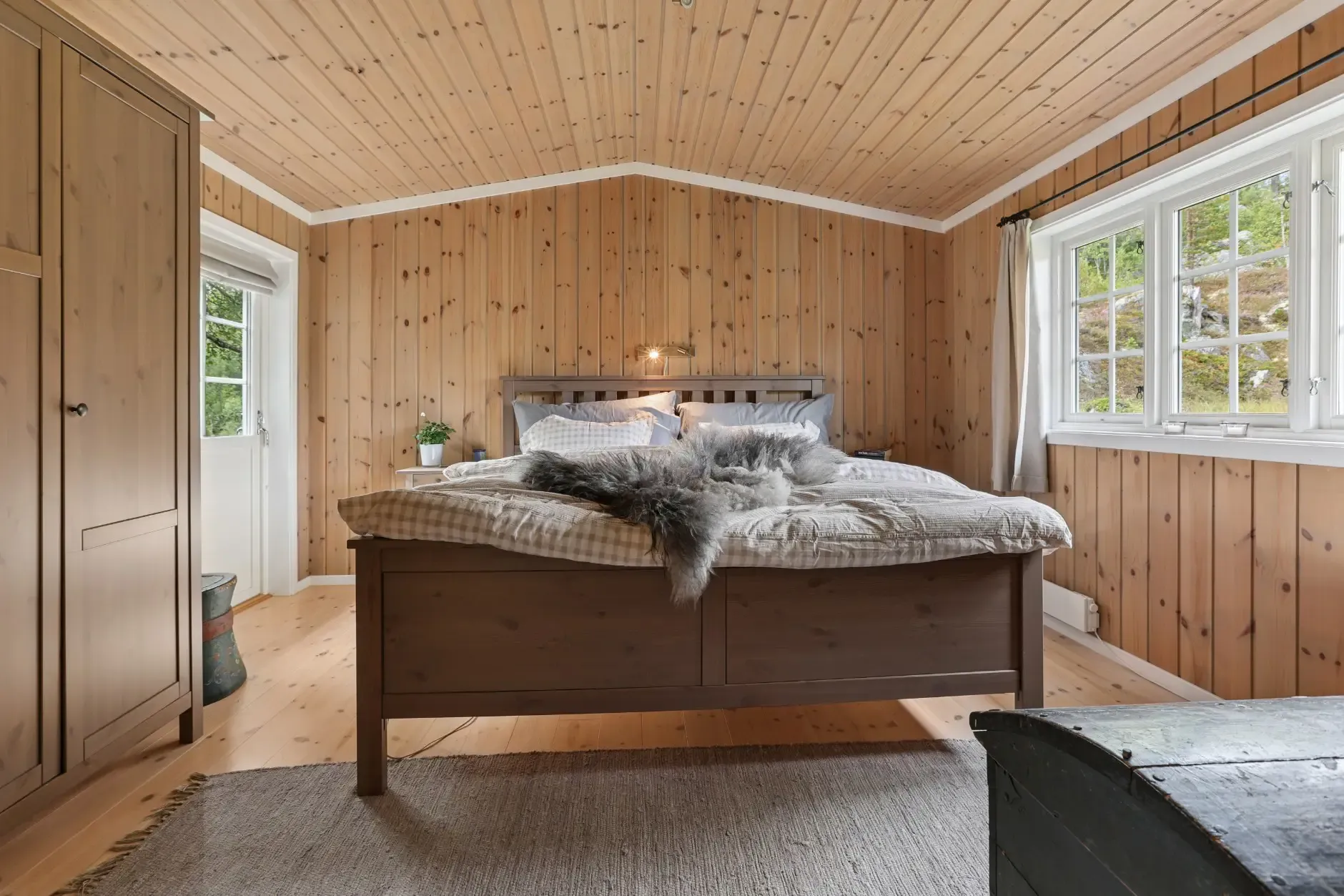 Vinje Cabin Retreat: 4 Bedrooms, Expansive Terrace, and Cosy Fireplaces - View image 17 of 30