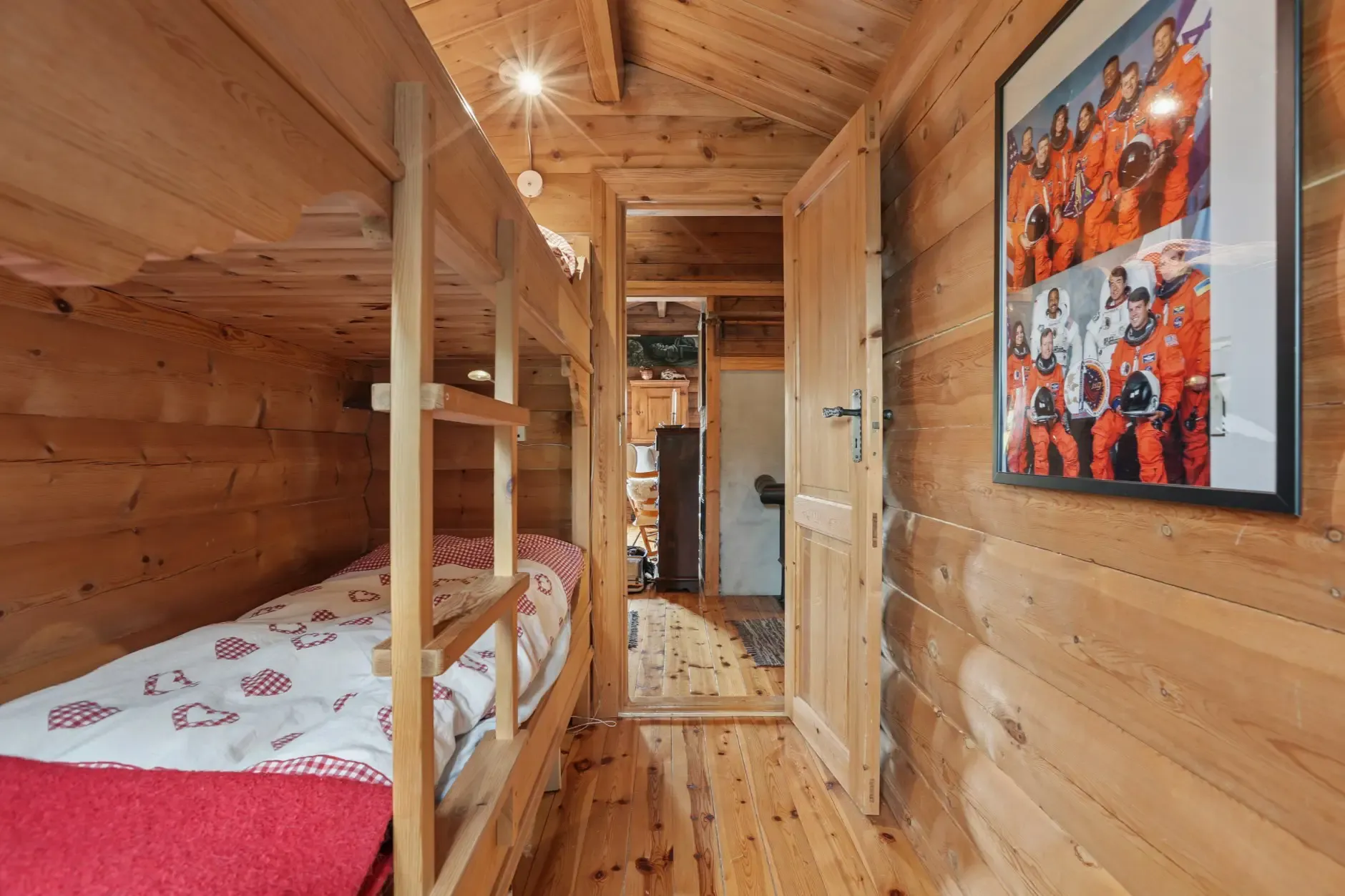 Vinje Cabin Retreat: 4 Bedrooms, Expansive Terrace, and Cosy Fireplaces - View image 18 of 30