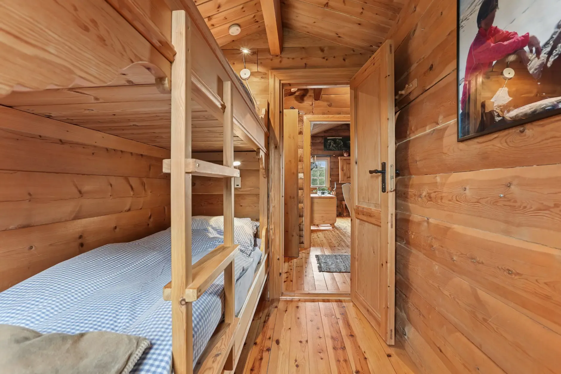 Vinje Cabin Retreat: 4 Bedrooms, Expansive Terrace, and Cosy Fireplaces - View image 20 of 30
