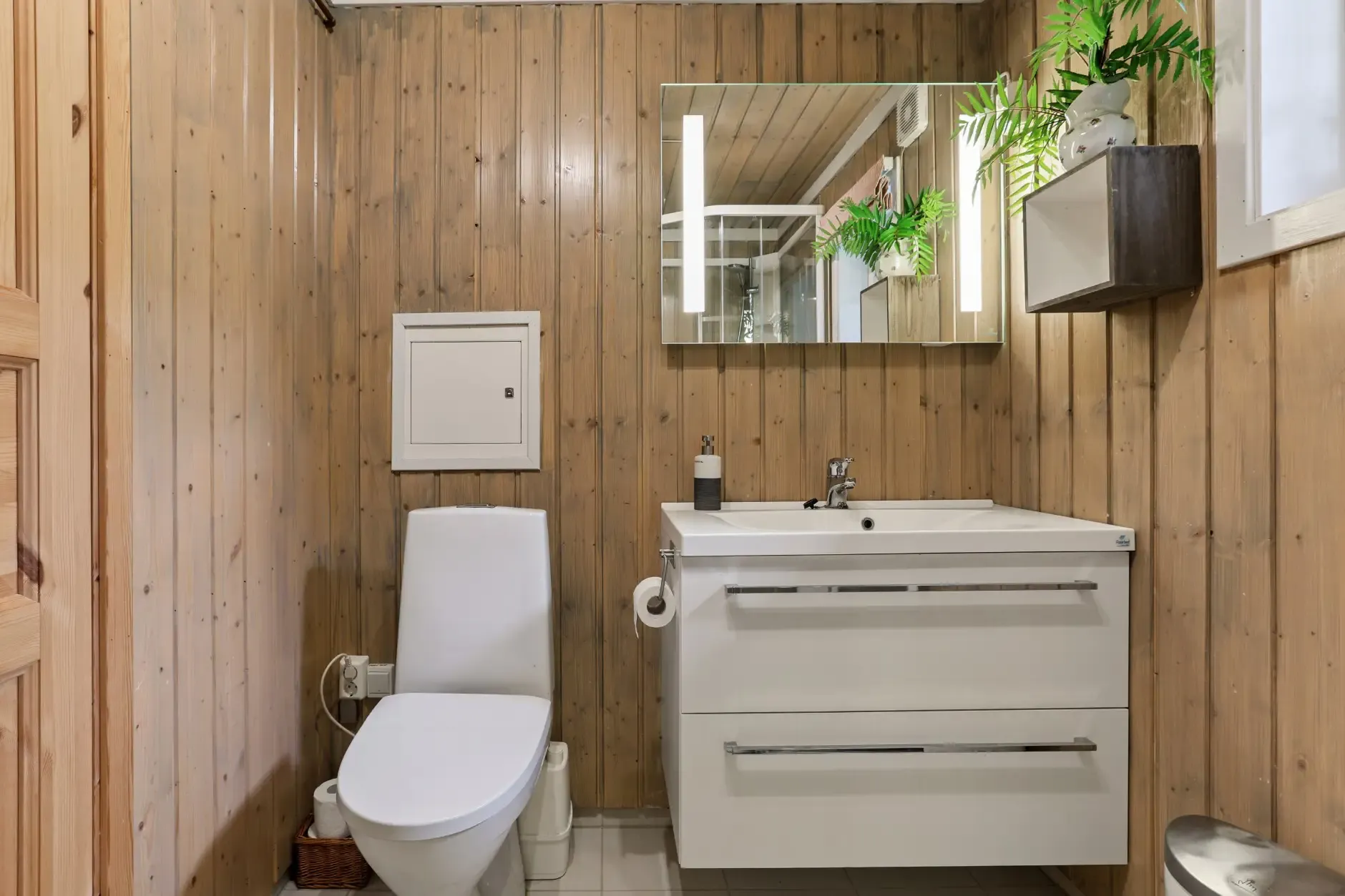 Vinje Cabin Retreat: 4 Bedrooms, Expansive Terrace, and Cosy Fireplaces - View image 22 of 30