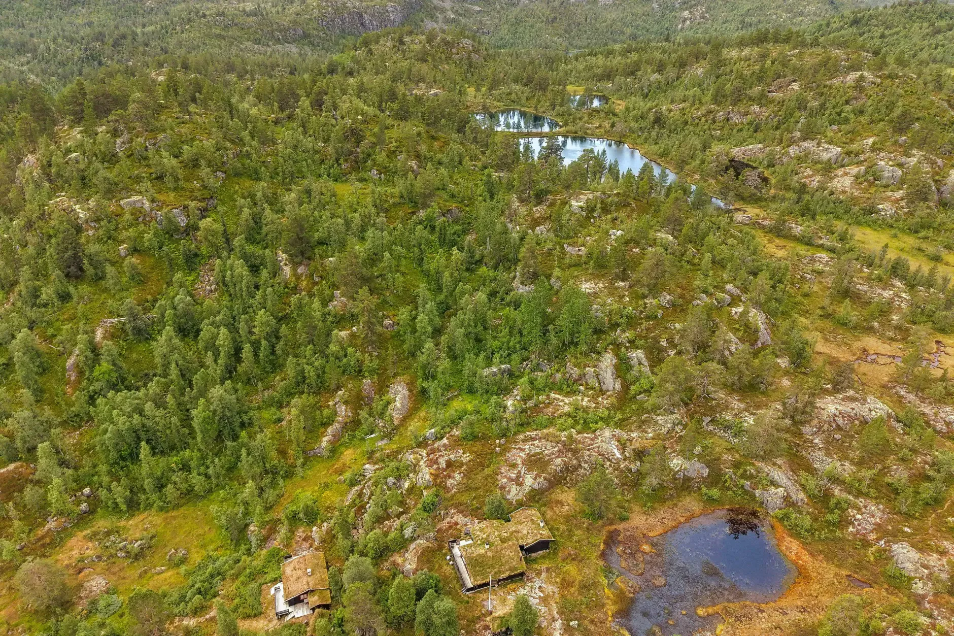Vinje Cabin Retreat: 4 Bedrooms, Expansive Terrace, and Cosy Fireplaces - View image 29 of 30