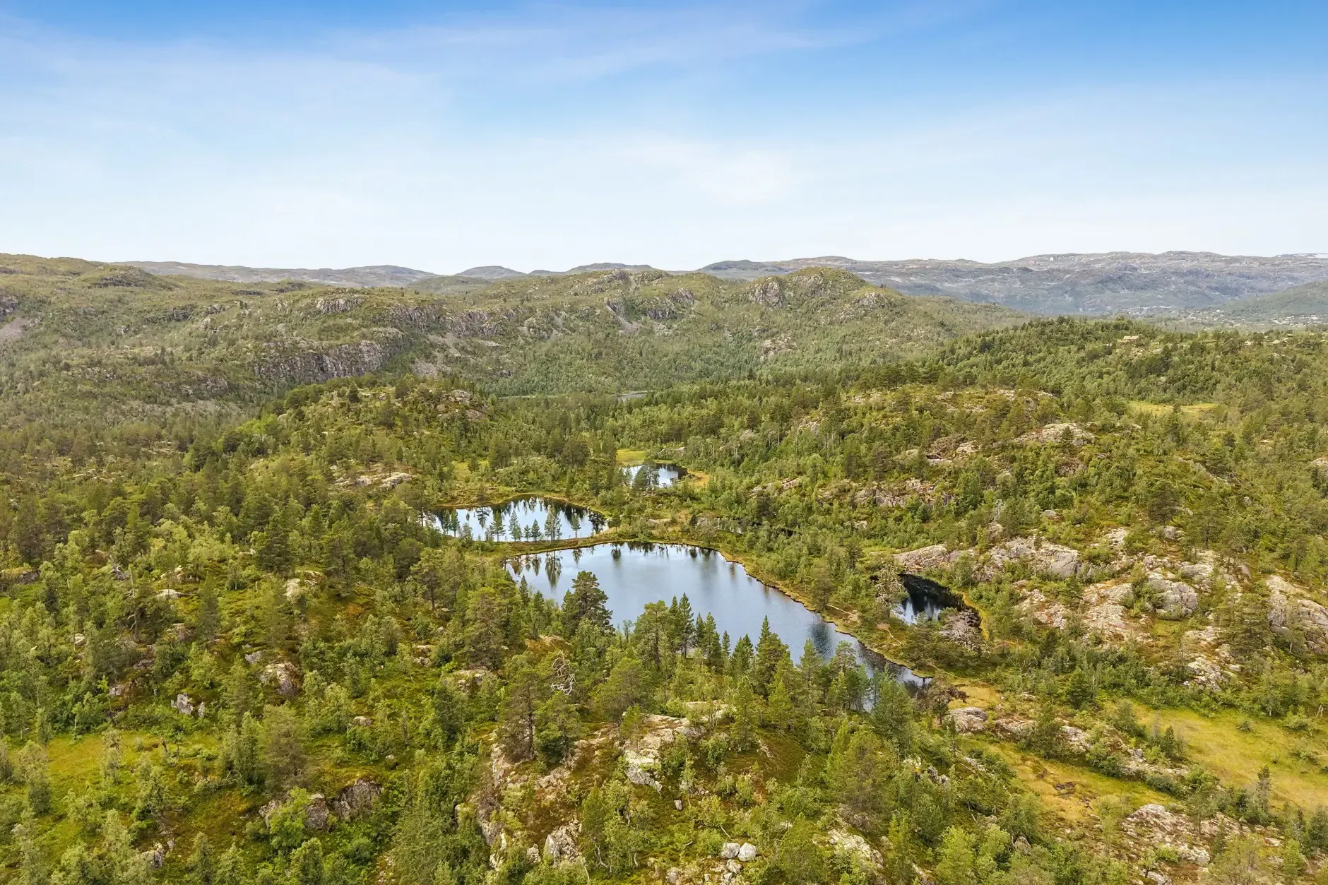 Vinje Cabin Retreat: 4 Bedrooms, Expansive Terrace, and Cosy Fireplaces - View image 30 of 30
