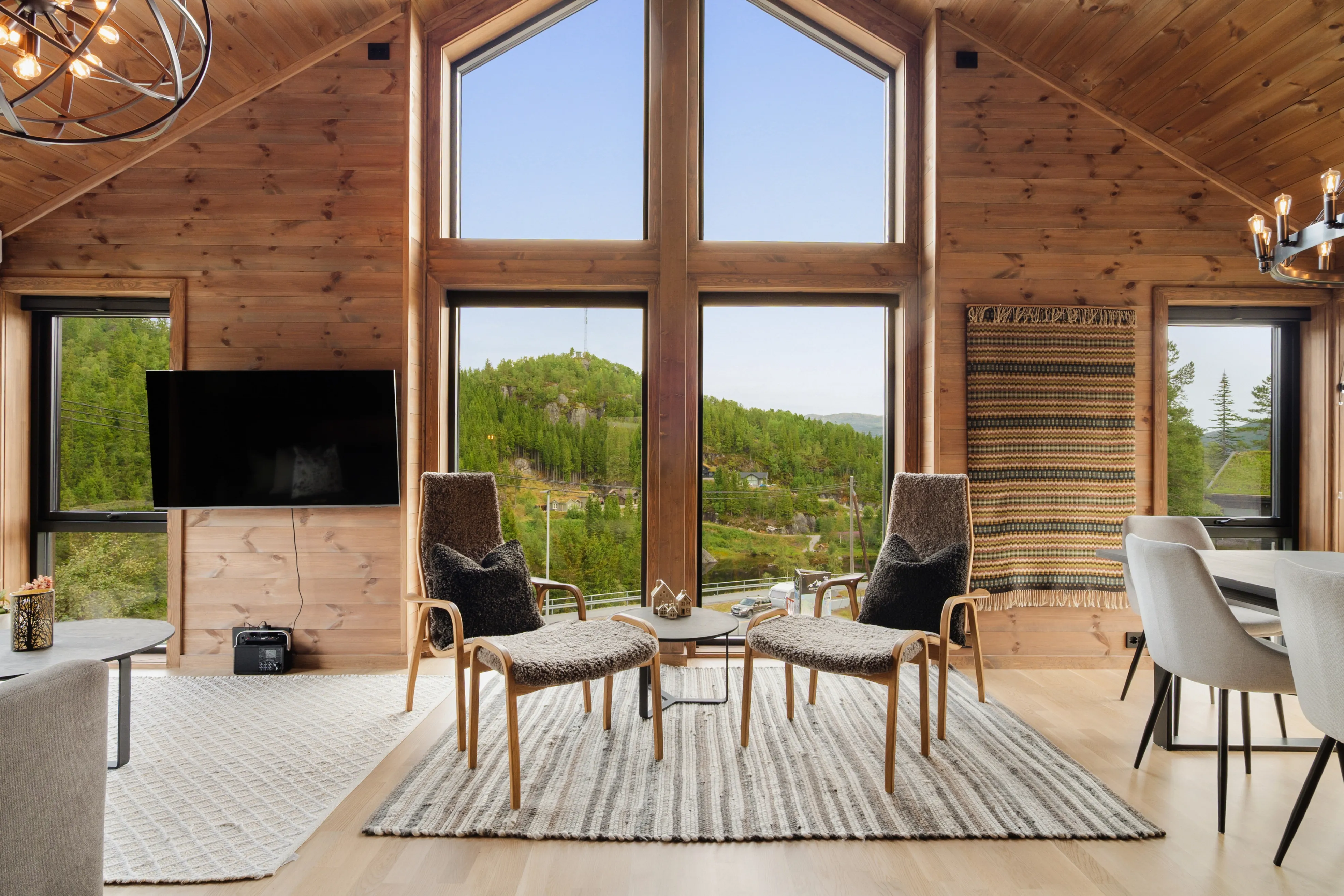 Modern Norwegian Home with Expansive Terrace in Scenic Sirdal - Image 3