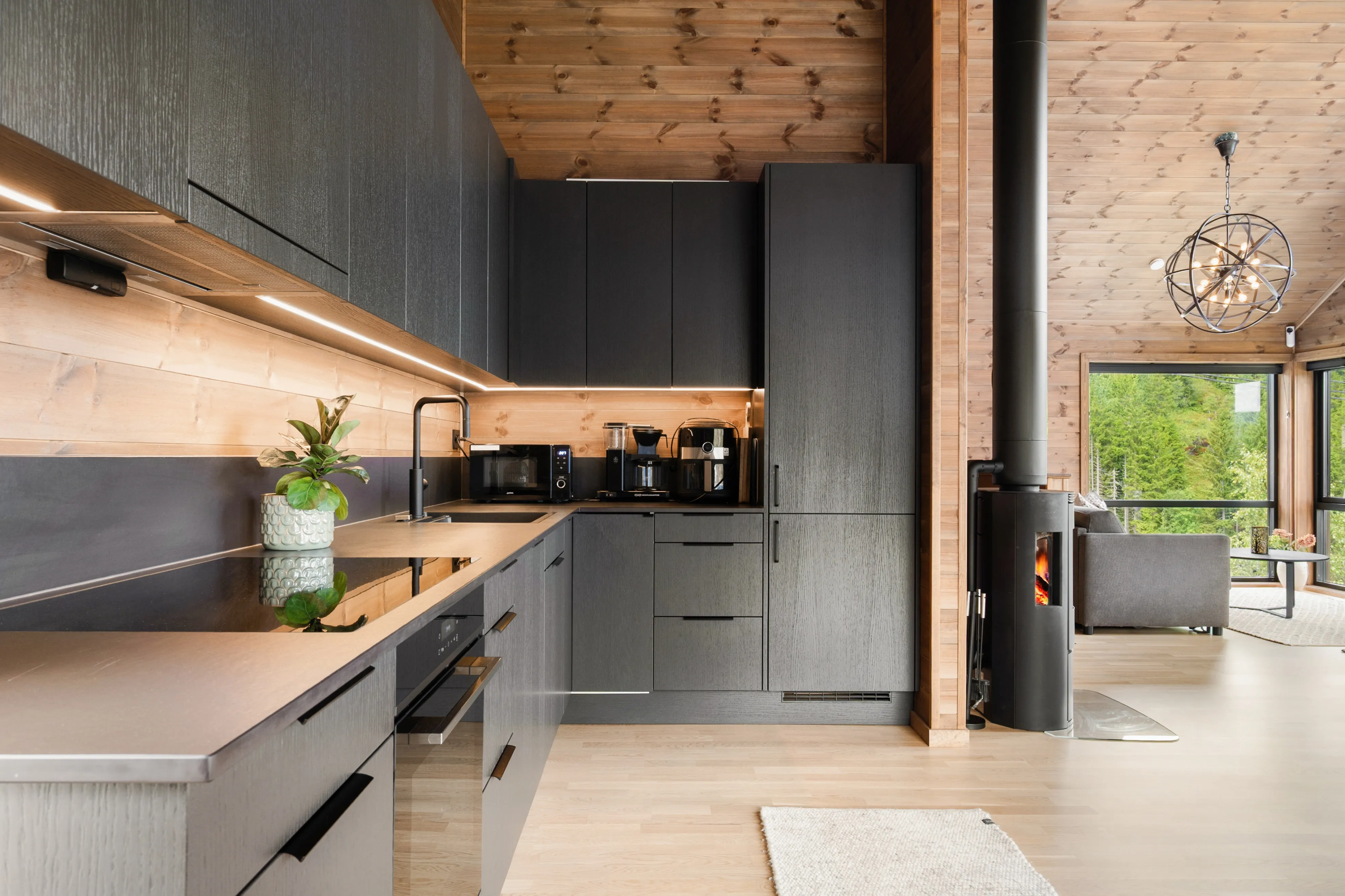 Modern Norwegian Home with Expansive Terrace in Scenic Sirdal - View image 11 of 33
