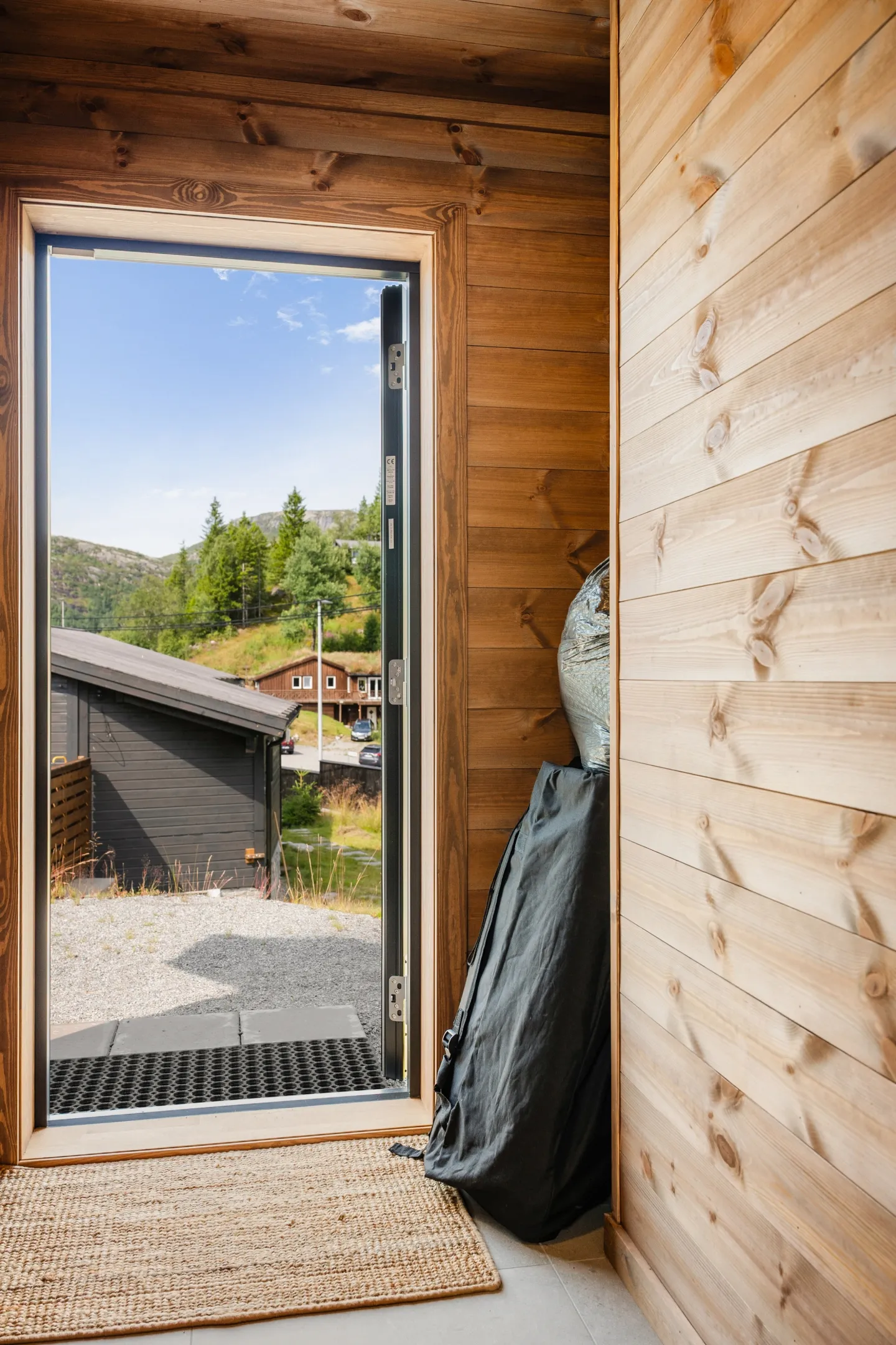 Modern Norwegian Home with Expansive Terrace in Scenic Sirdal - View image 14 of 33
