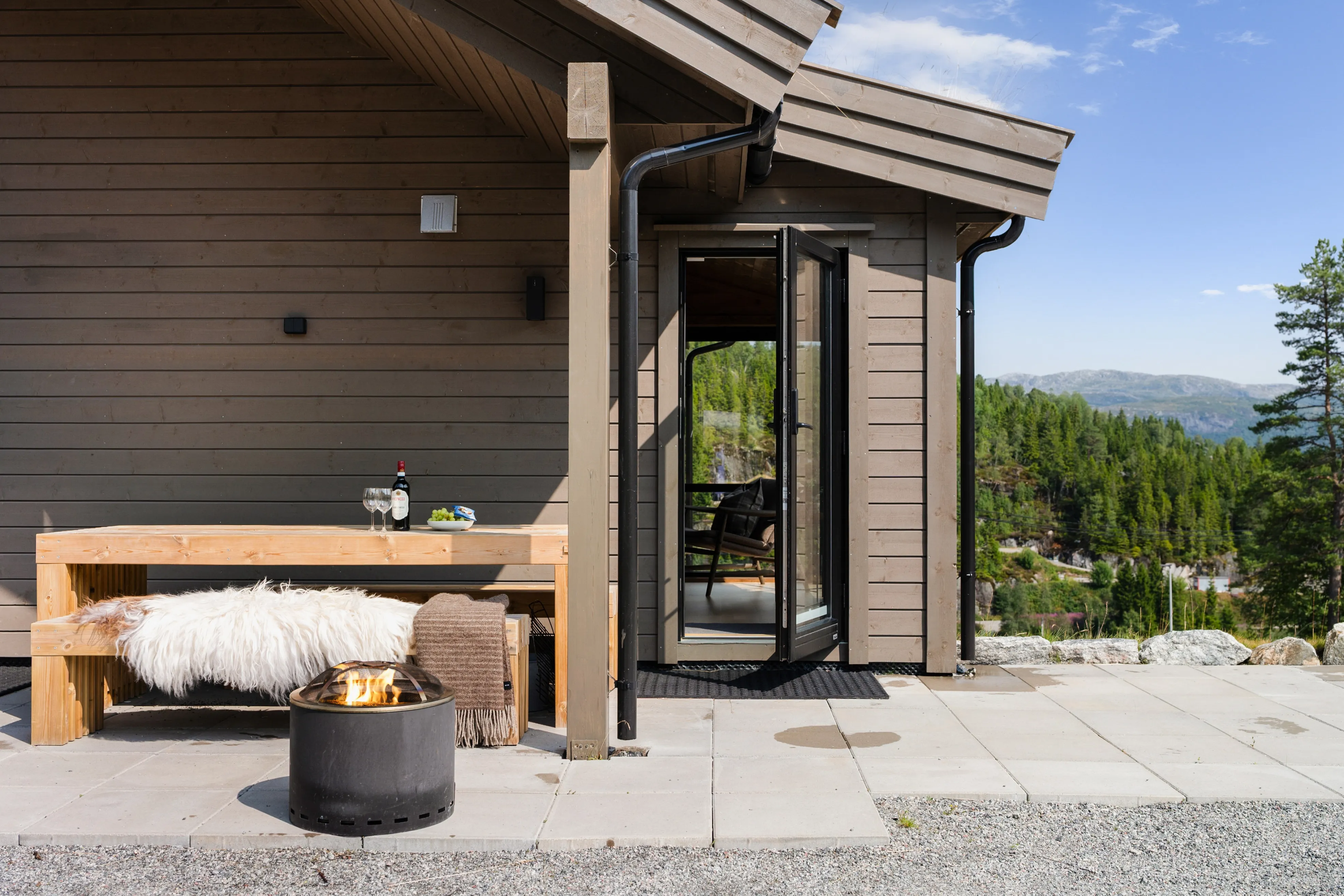 Modern Norwegian Home with Expansive Terrace in Scenic Sirdal - View image 26 of 33