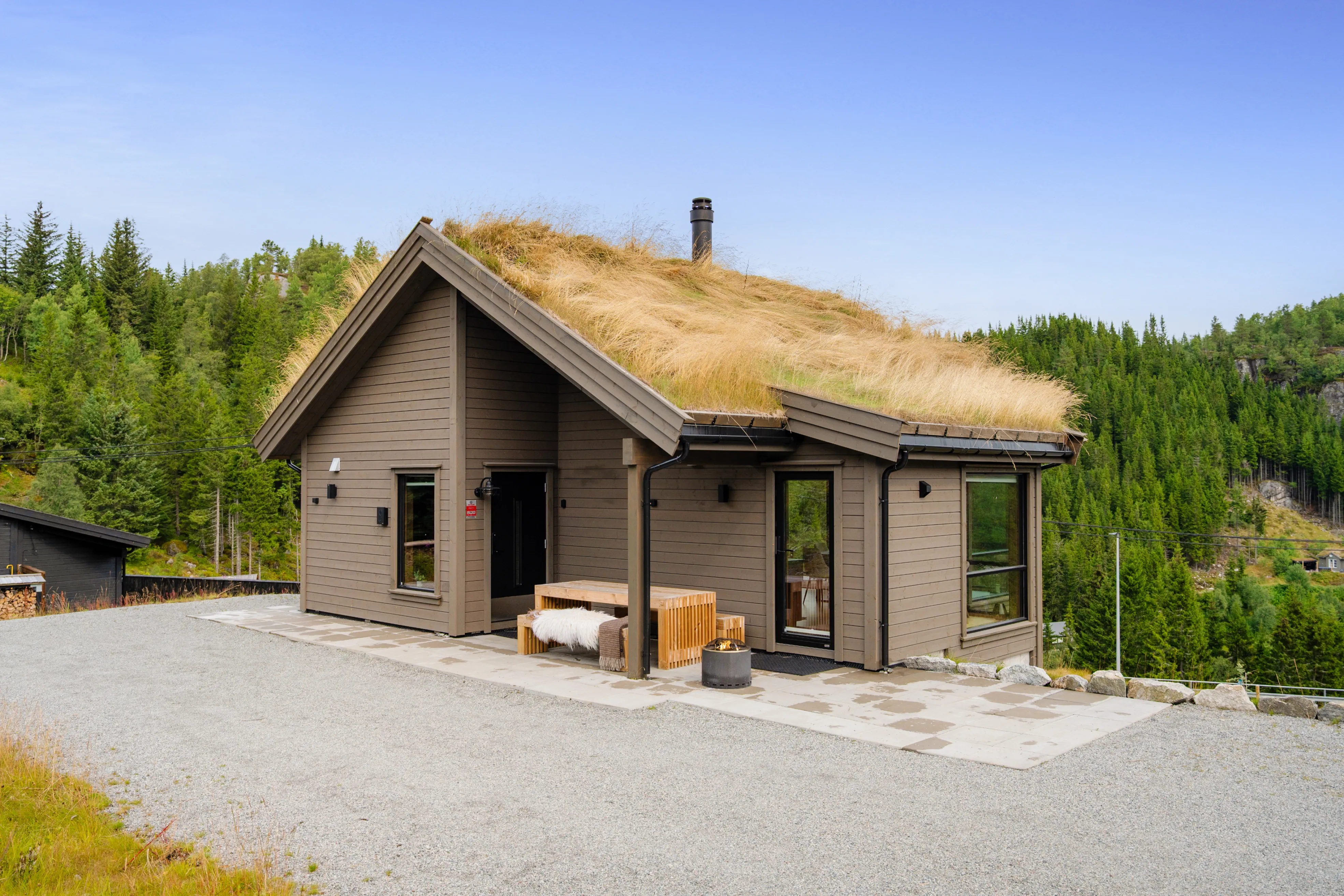 Modern Norwegian Home with Expansive Terrace in Scenic Sirdal - View image 27 of 33