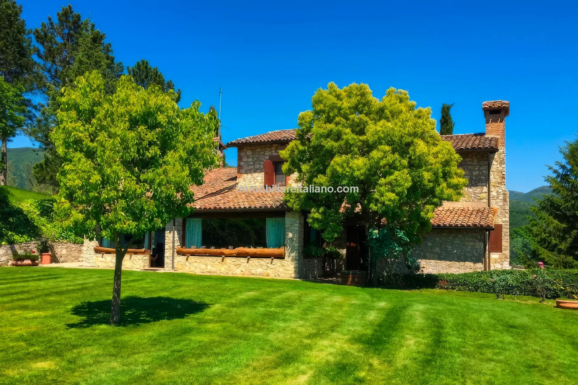 Expansive Farmhouse with Vineyard in Lazio's Scenic Countryside - Image 4