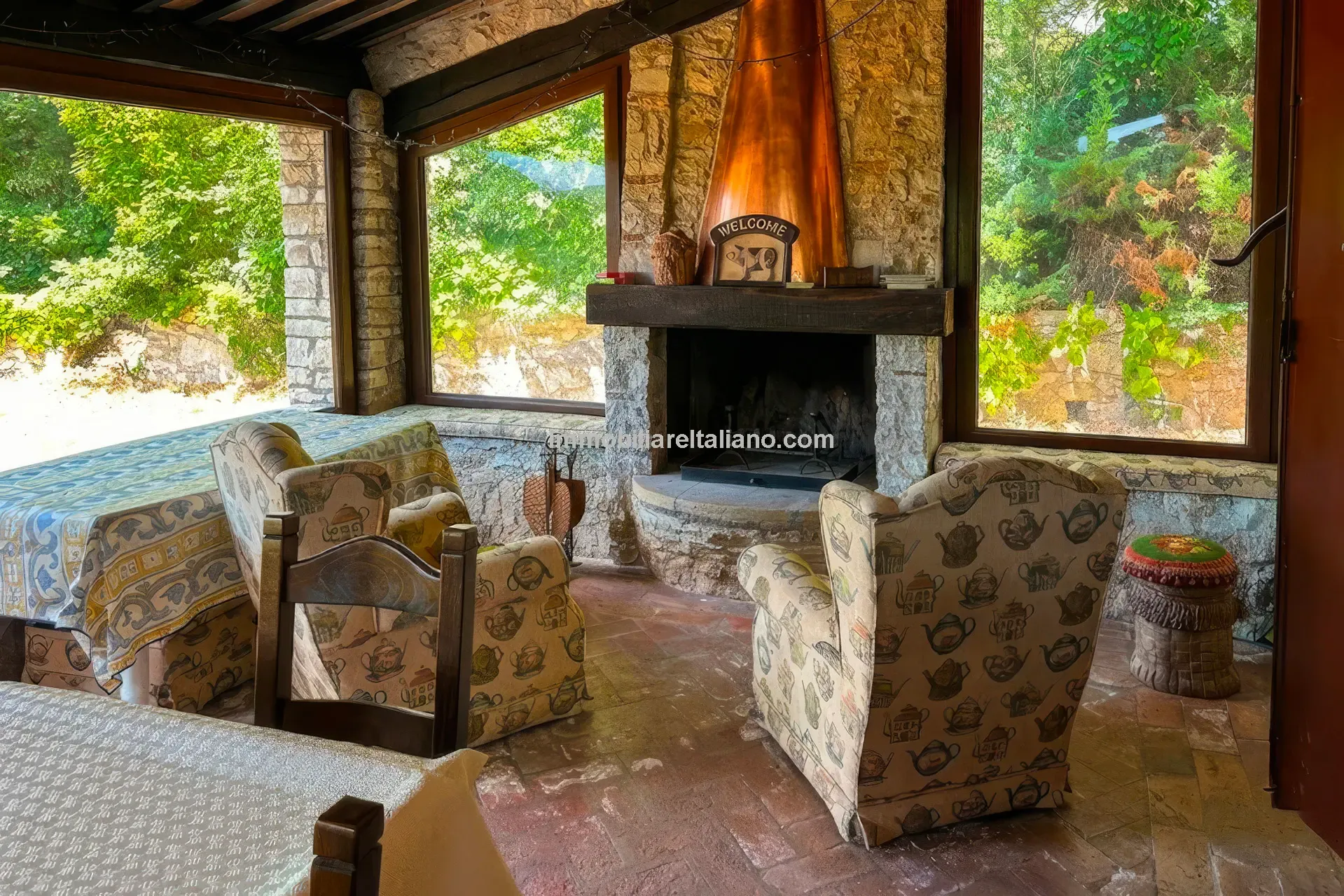Expansive Farmhouse with Vineyard in Lazio's Scenic Countryside - View image 26 of 42
