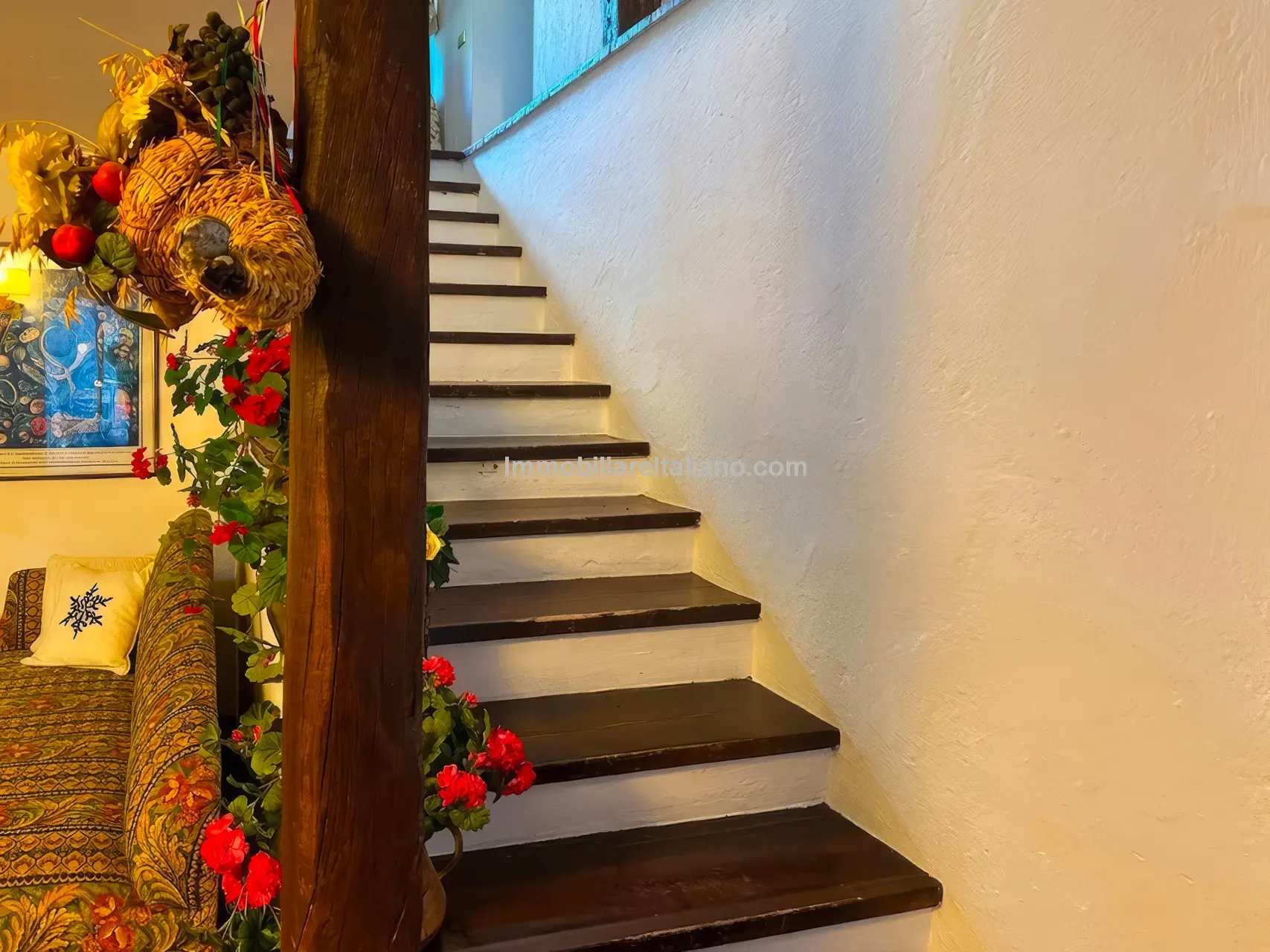 Expansive Farmhouse with Vineyard in Lazio's Scenic Countryside - View image 31 of 42