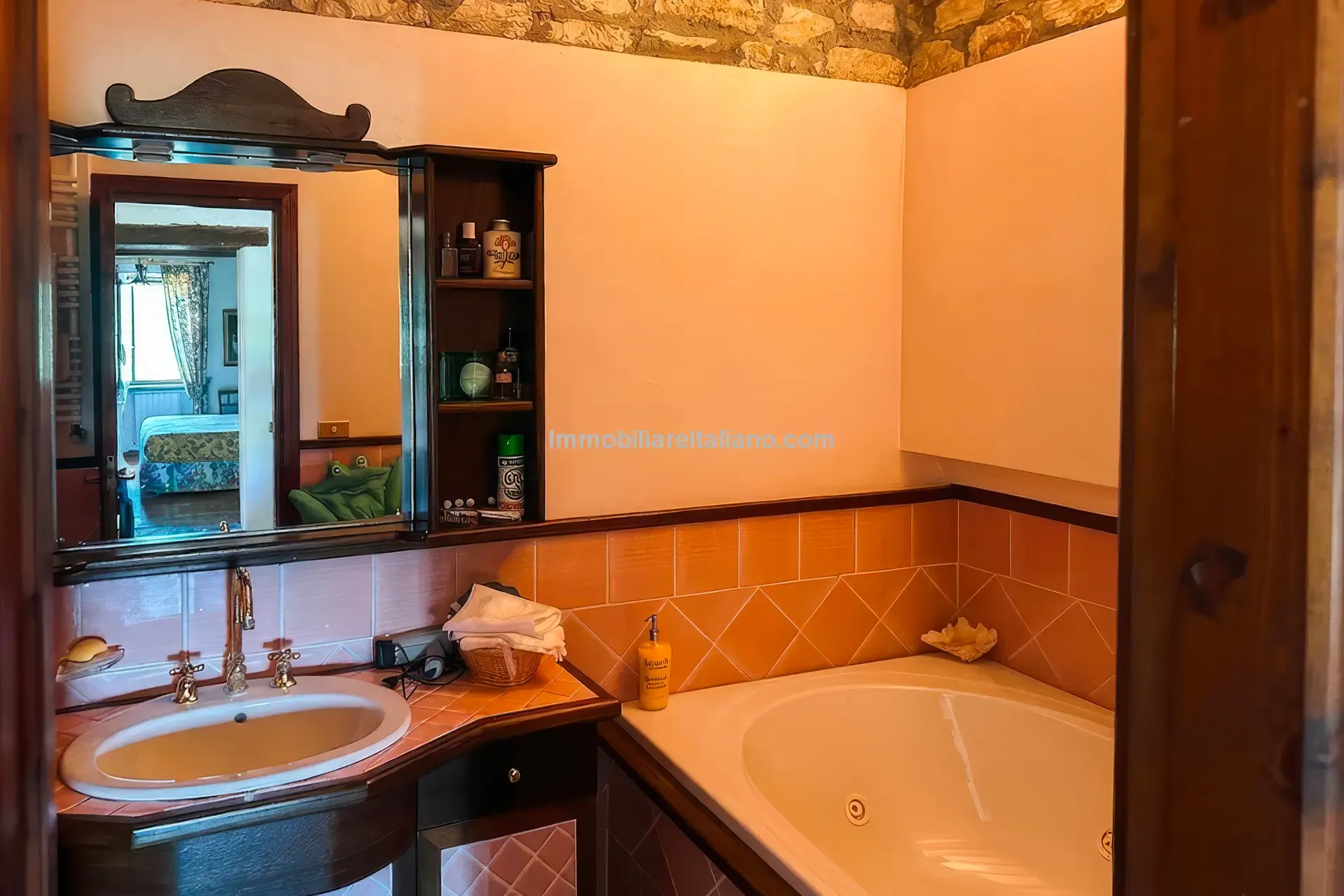 Expansive Farmhouse with Vineyard in Lazio's Scenic Countryside - View image 32 of 42