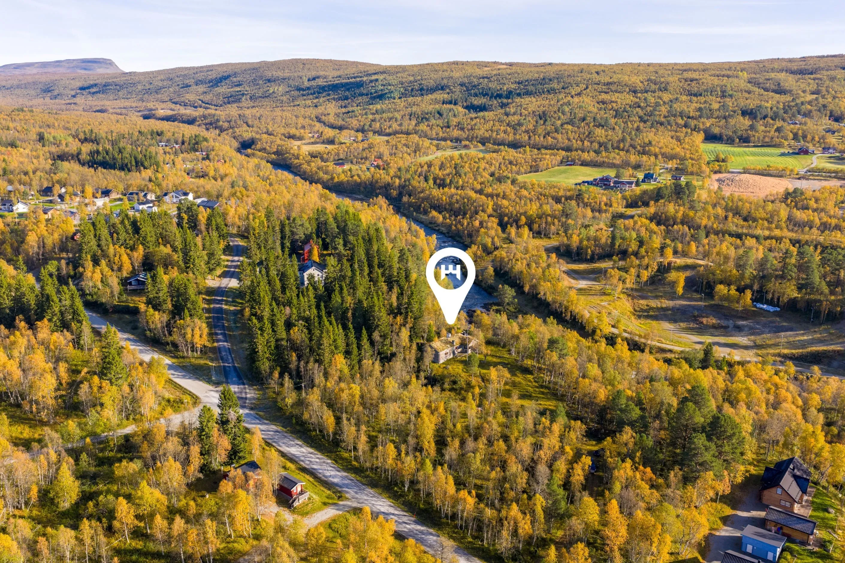 1950s Swedish Country House with Expansive Garden in Ski-Lovers' Bruksvallarna - Image 3