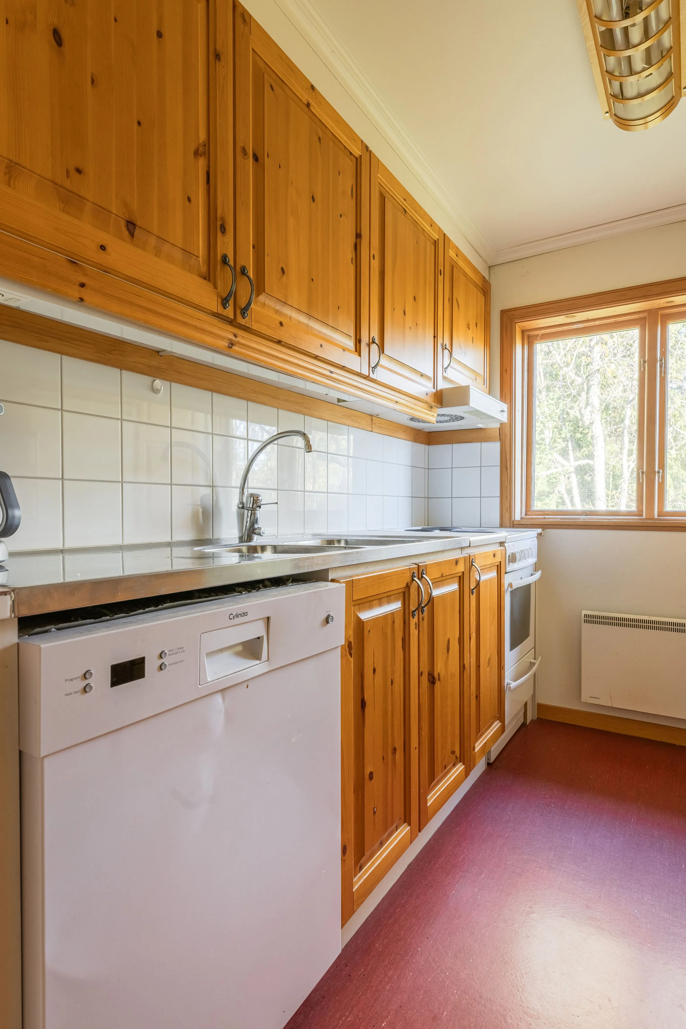 1950s Swedish Country House with Expansive Garden in Ski-Lovers' Bruksvallarna - View image 10 of 36