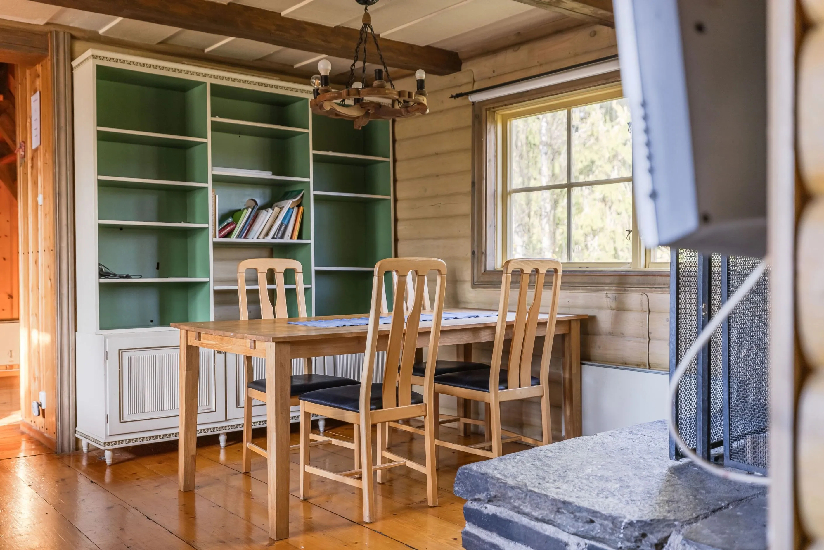 1950s Swedish Country House with Expansive Garden in Ski-Lovers' Bruksvallarna - View image 13 of 36
