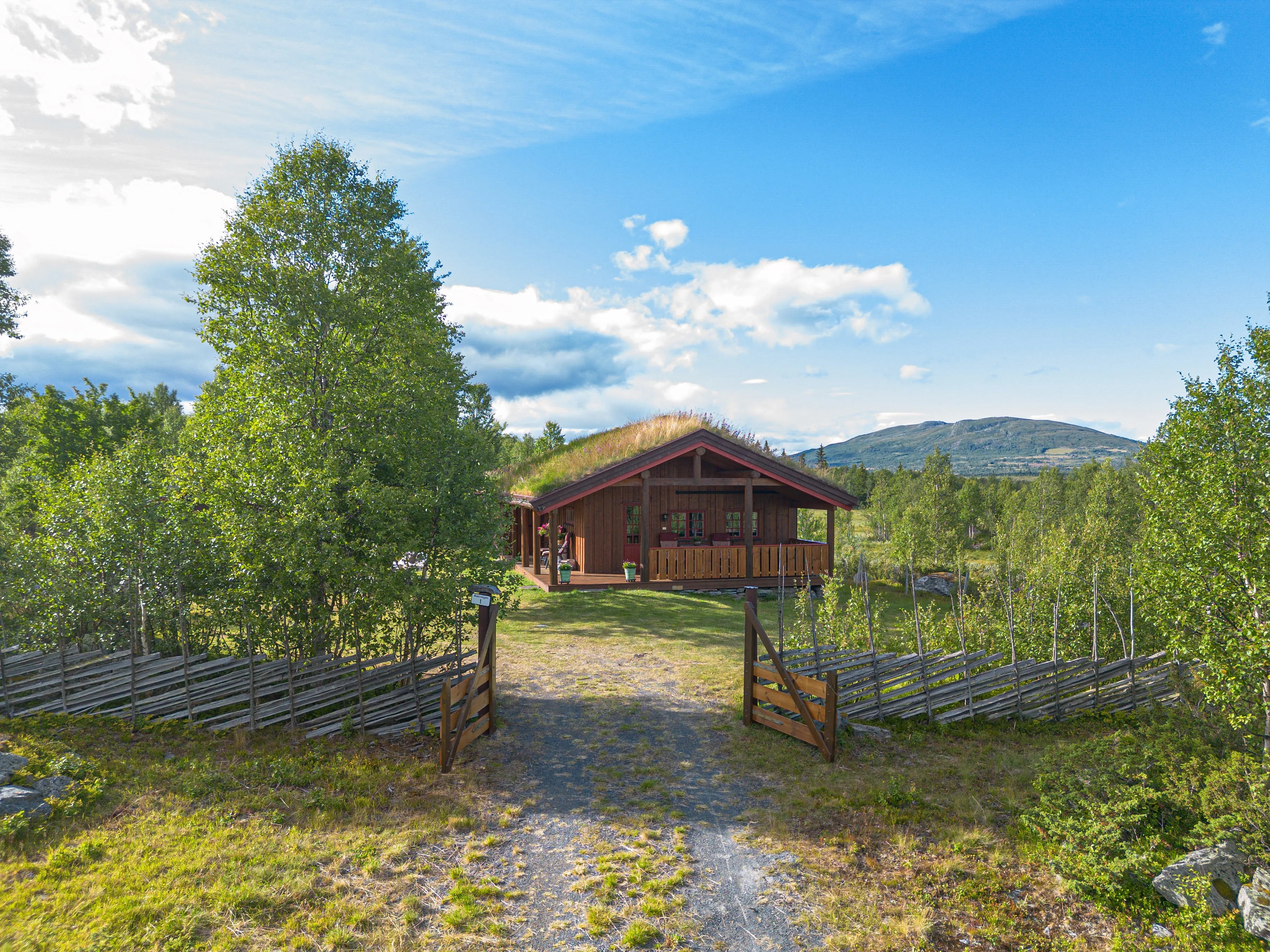 1970s Norwegian Cabin with Terrace Near Storfjorden in Vestre Slidre - Image 3