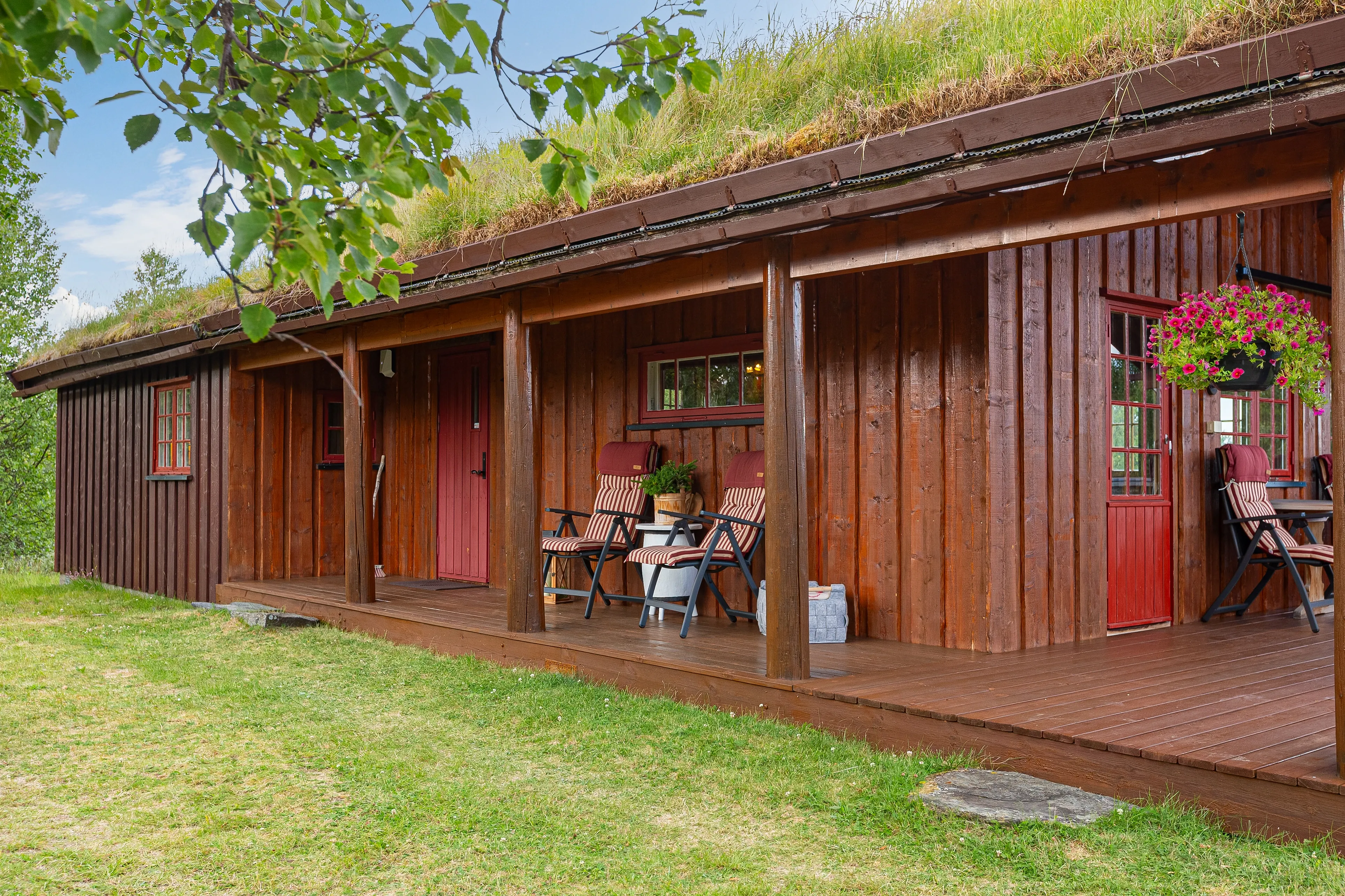 1970s Norwegian Cabin with Terrace Near Storfjorden in Vestre Slidre - Image 4
