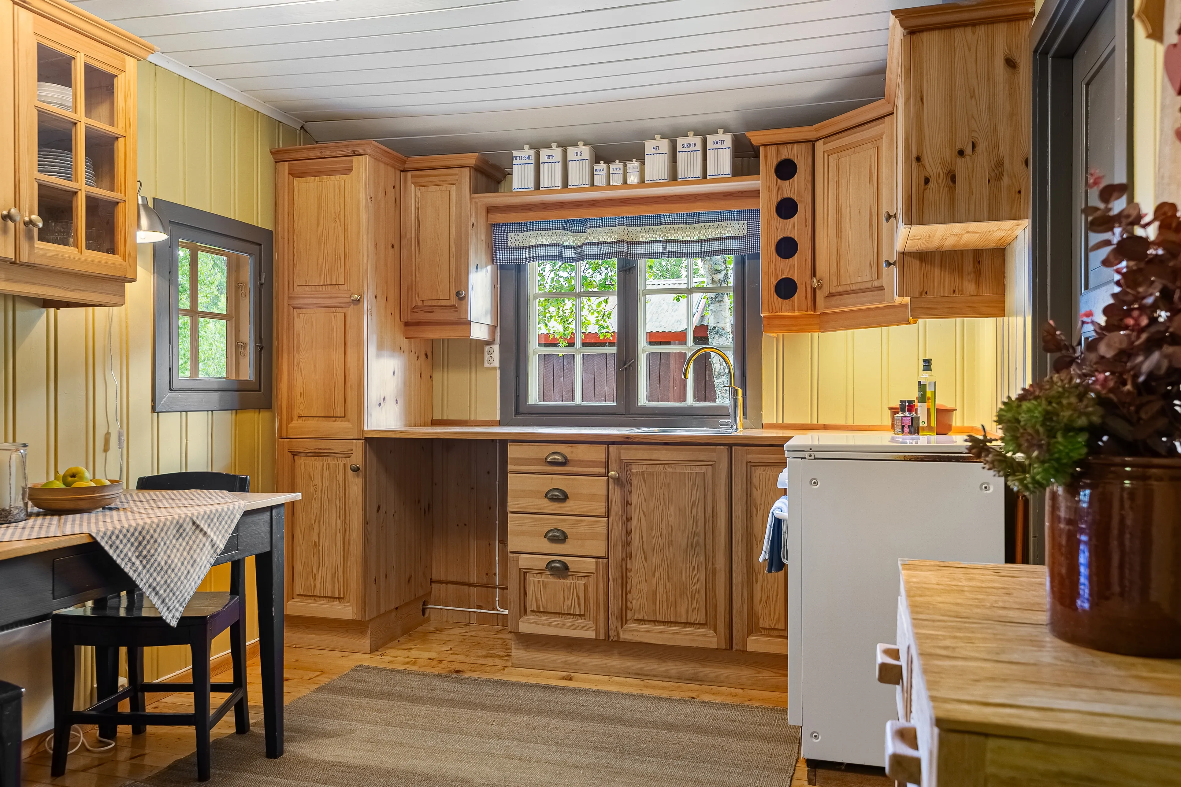 1970s Norwegian Cabin with Terrace Near Storfjorden in Vestre Slidre - View image 14 of 38