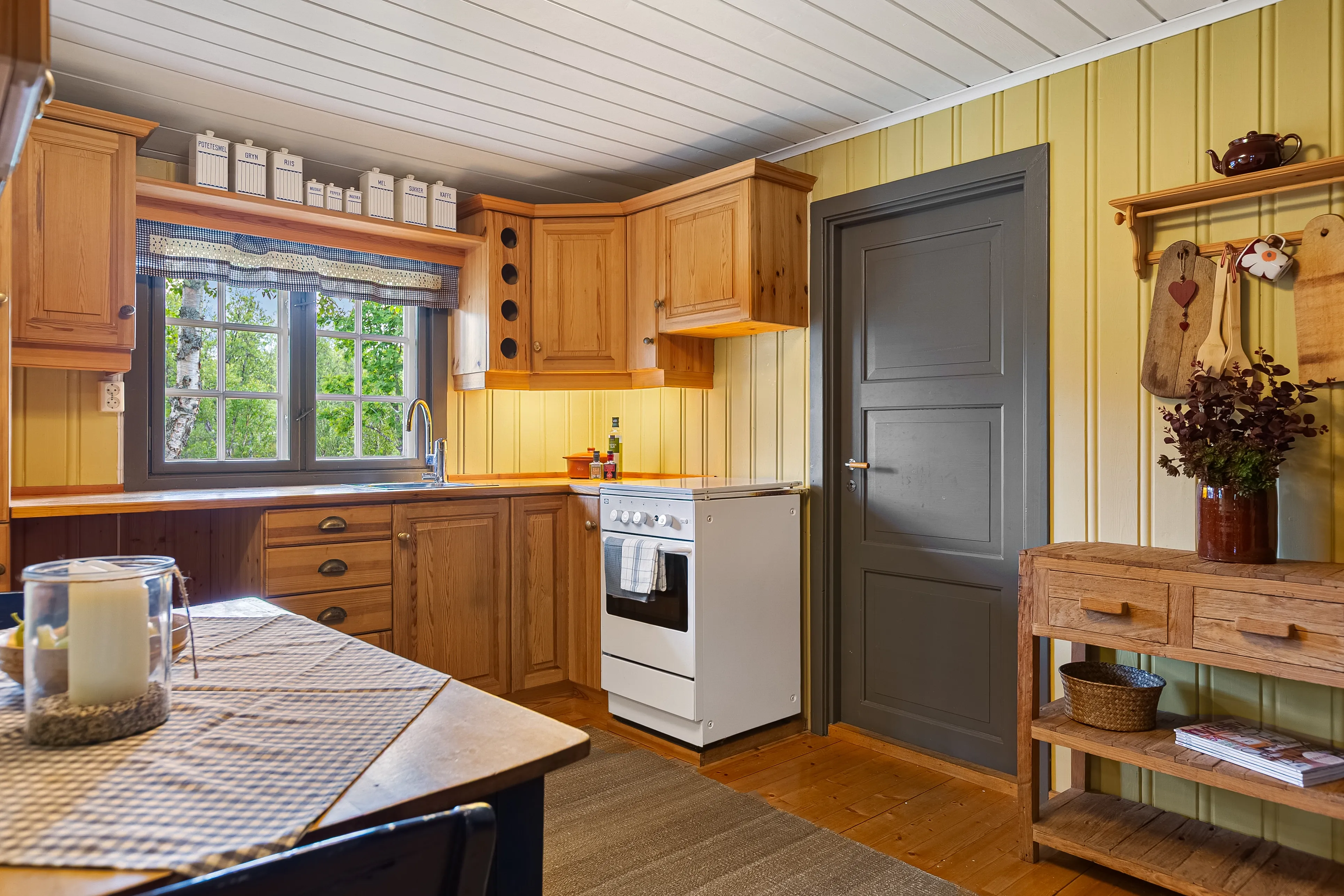 1970s Norwegian Cabin with Terrace Near Storfjorden in Vestre Slidre - View image 15 of 38