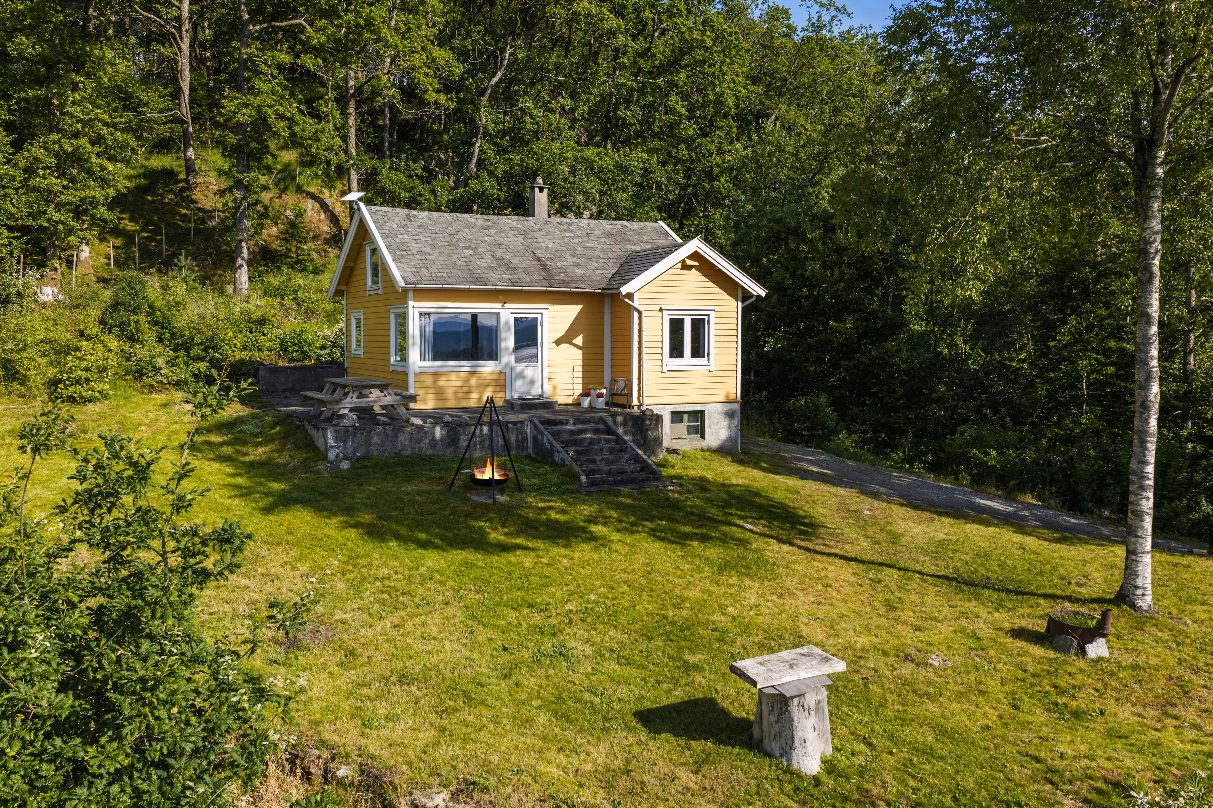 1940s Cabin with Expansive Grounds in Aksdal, Norway - Image 1
