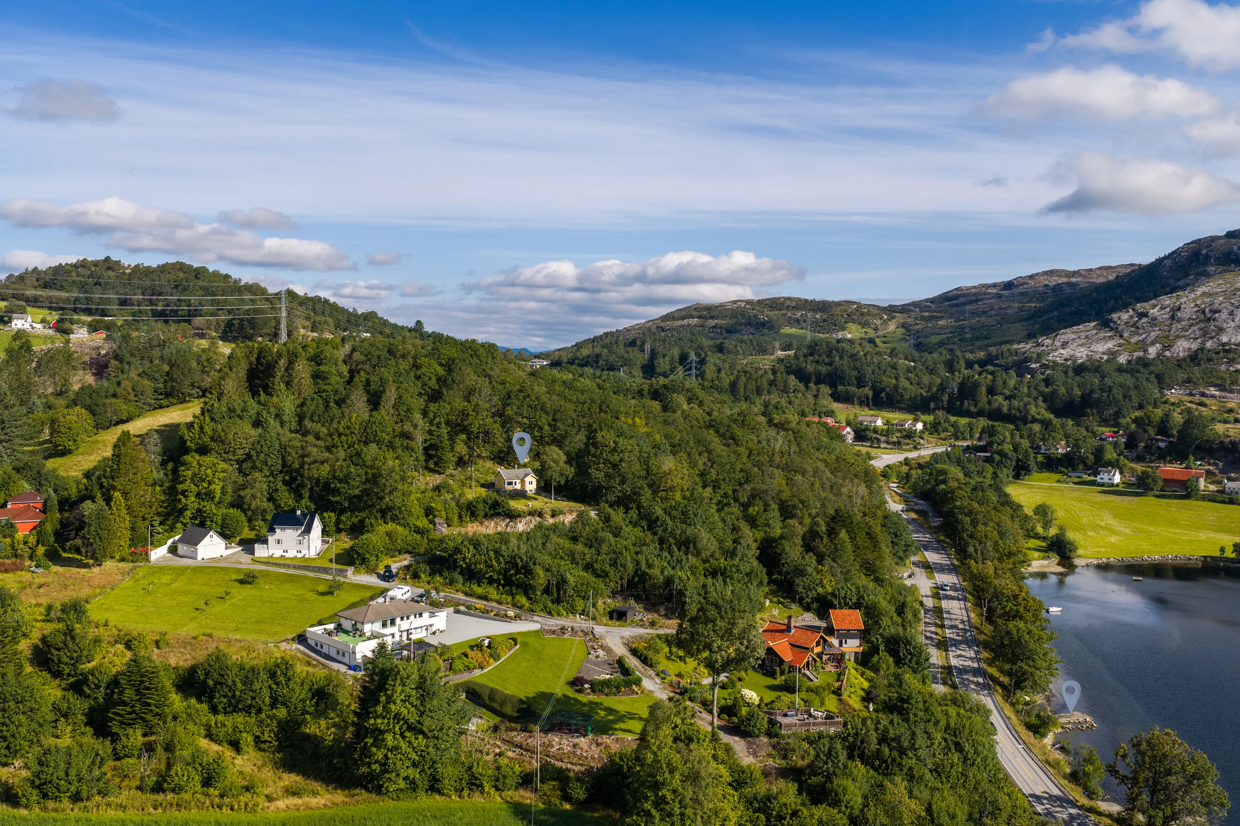 1940s Cabin with Expansive Grounds in Aksdal, Norway - Image 2