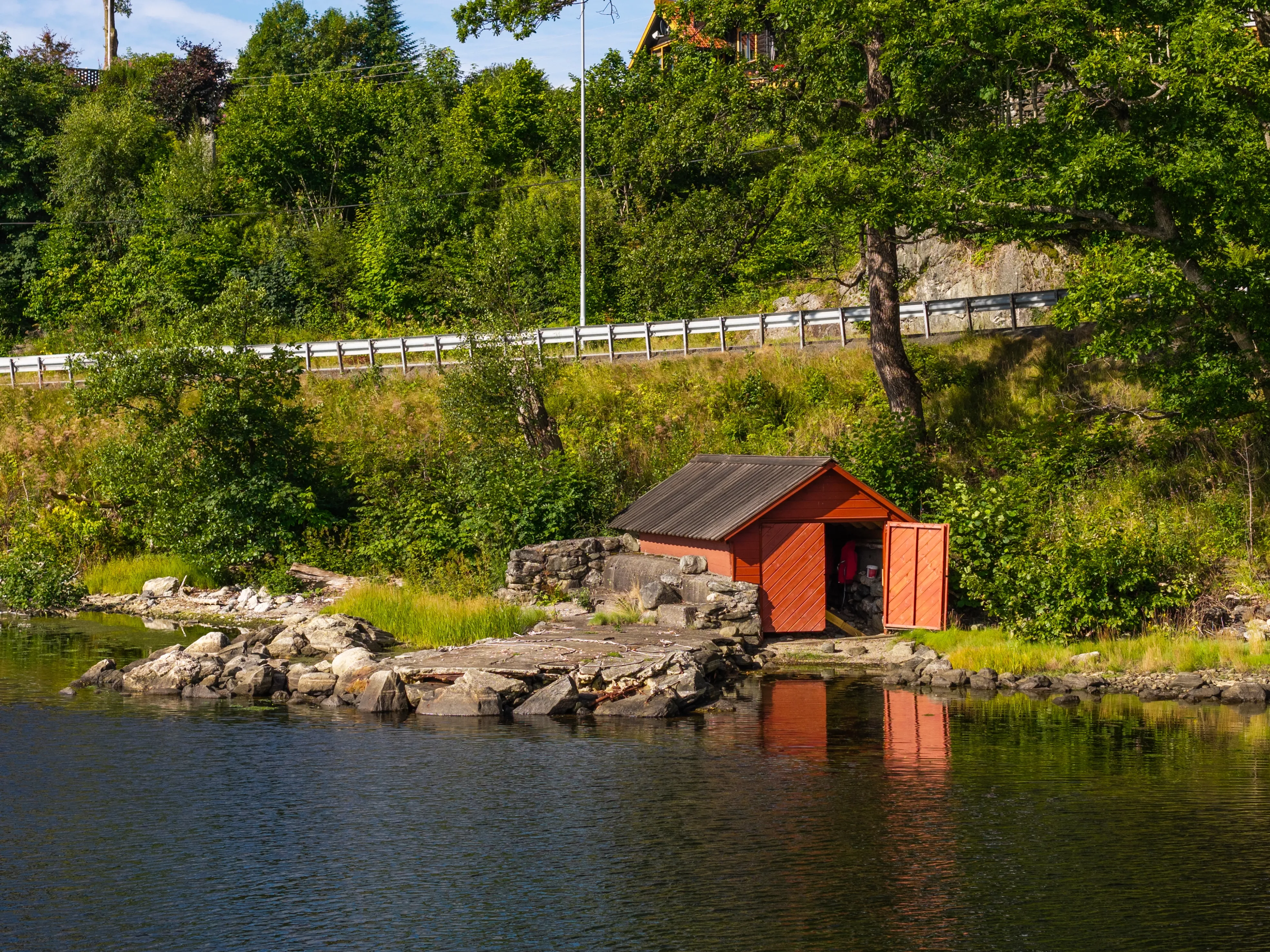 1940s Cabin with Expansive Grounds in Aksdal, Norway - Image 4