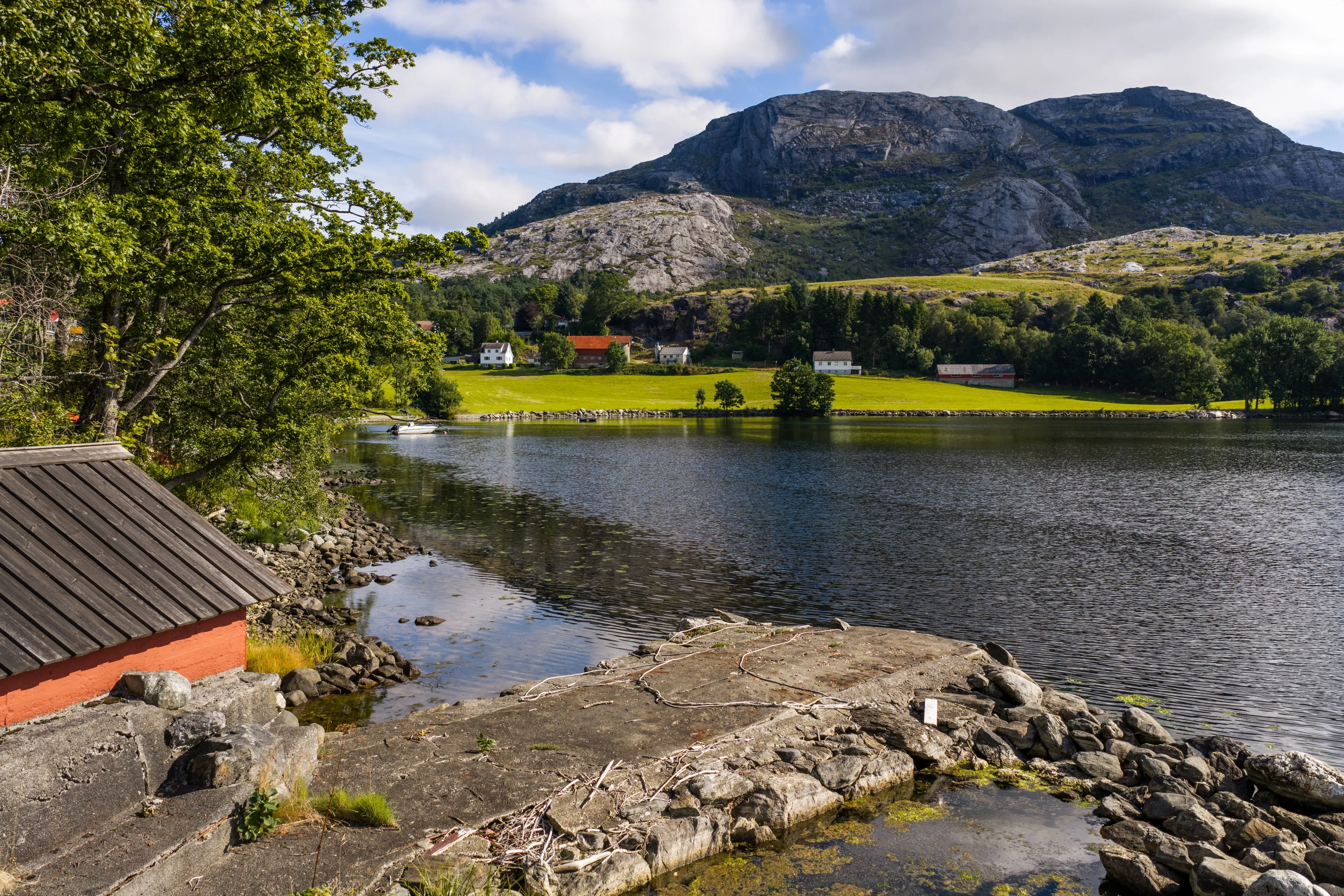 1940s Cabin with Expansive Grounds in Aksdal, Norway - Image 5