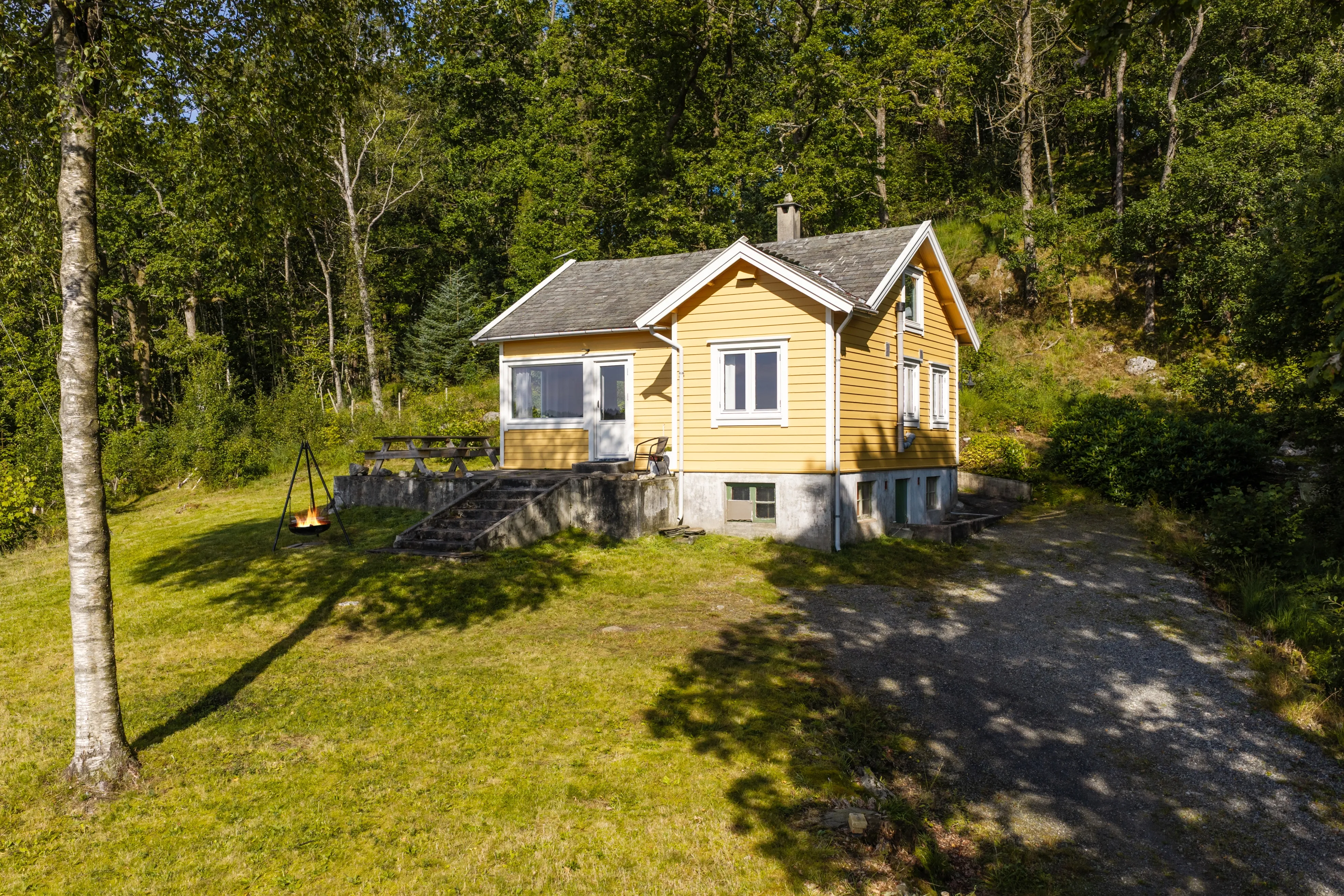 1940s Cabin with Expansive Grounds in Aksdal, Norway - View image 8 of 33