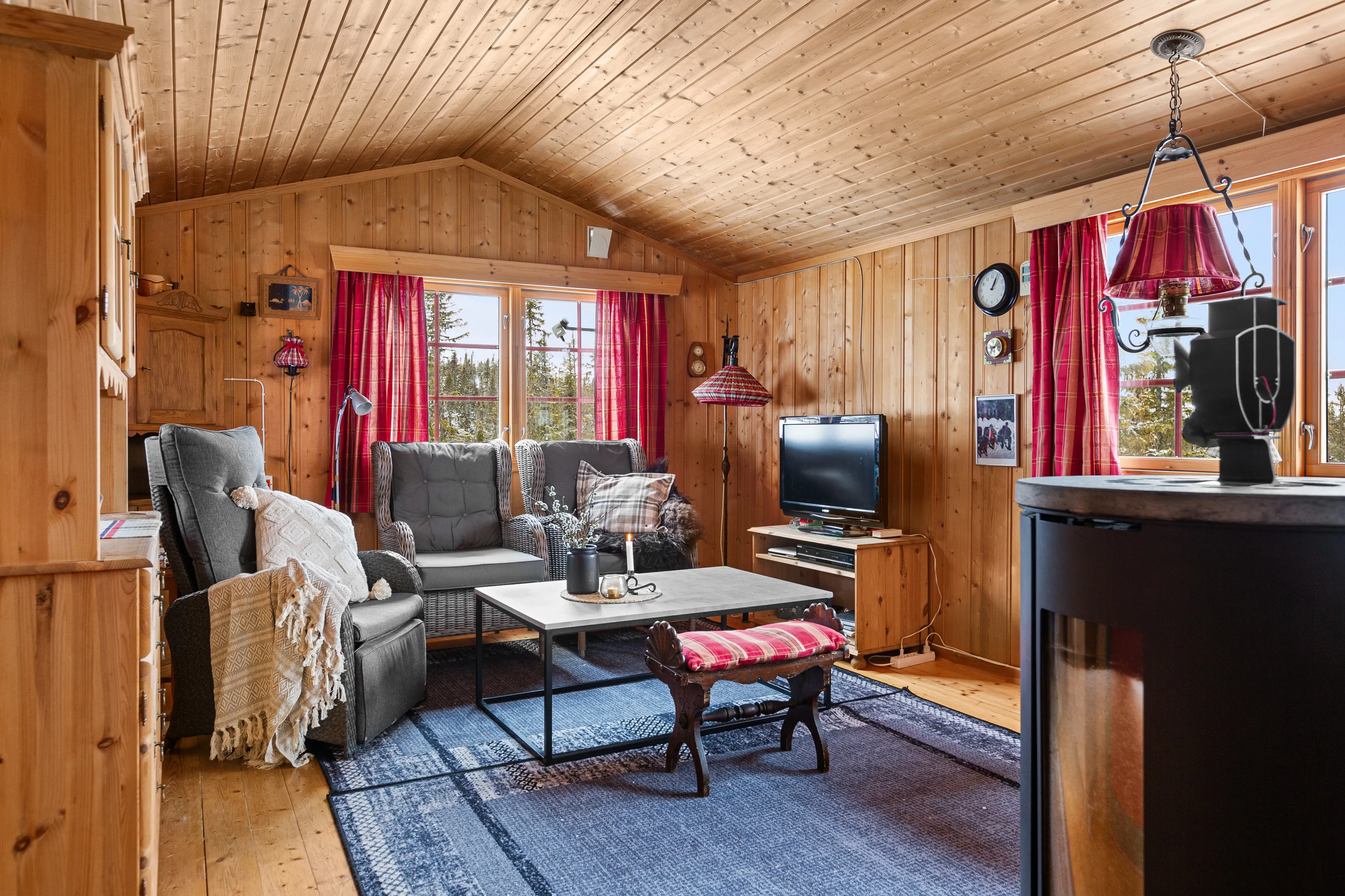 Rustic 2-Bedroom Cabin with Annex and Expansive Grounds in Etnedal, Norway - Image 5