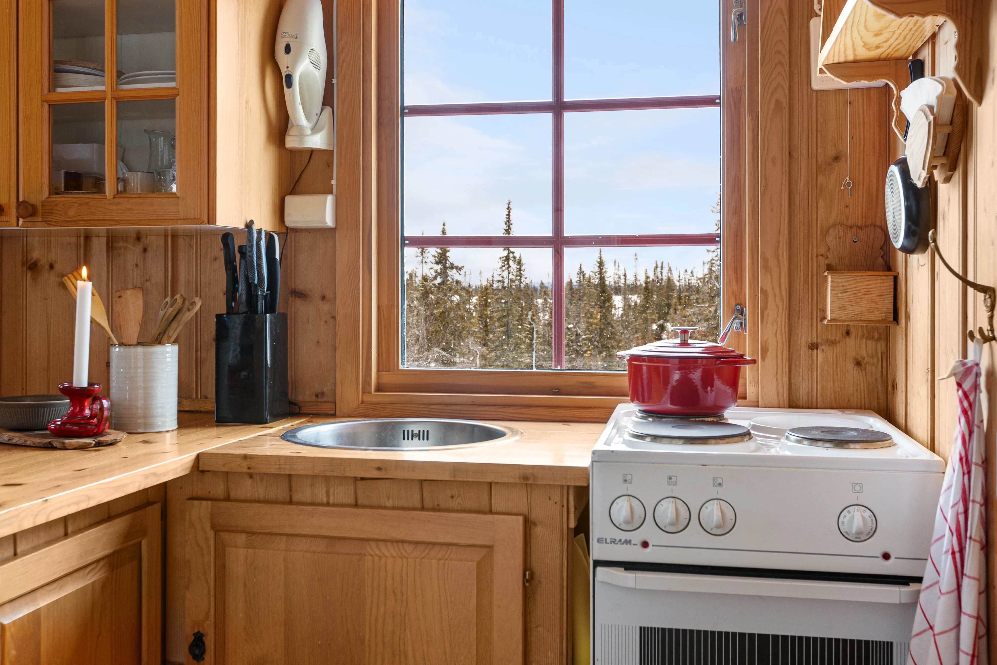 Rustic 2-Bedroom Cabin with Annex and Expansive Grounds in Etnedal, Norway - View image 15 of 31