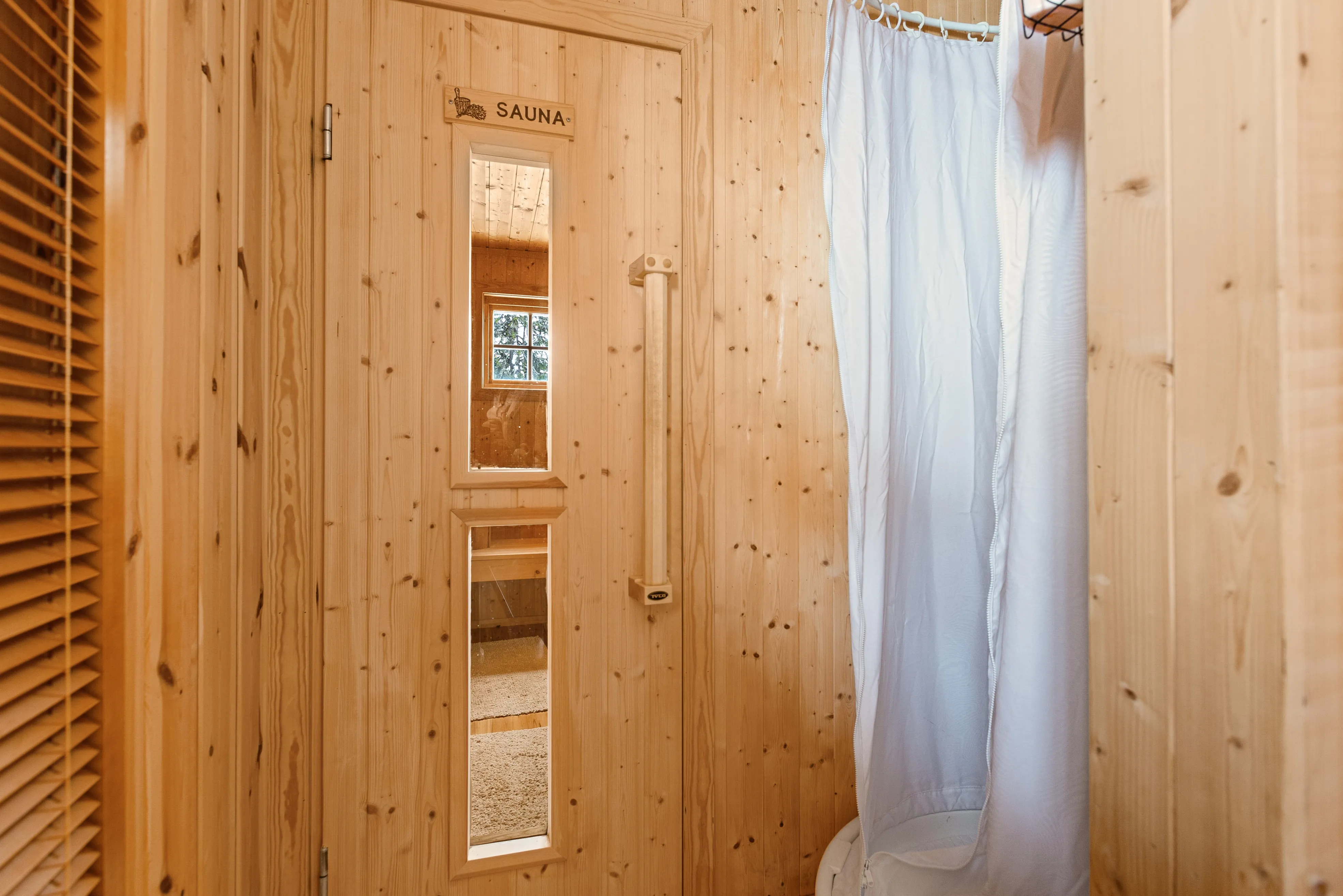 Rustic 2-Bedroom Cabin with Annex and Expansive Grounds in Etnedal, Norway - View image 26 of 31
