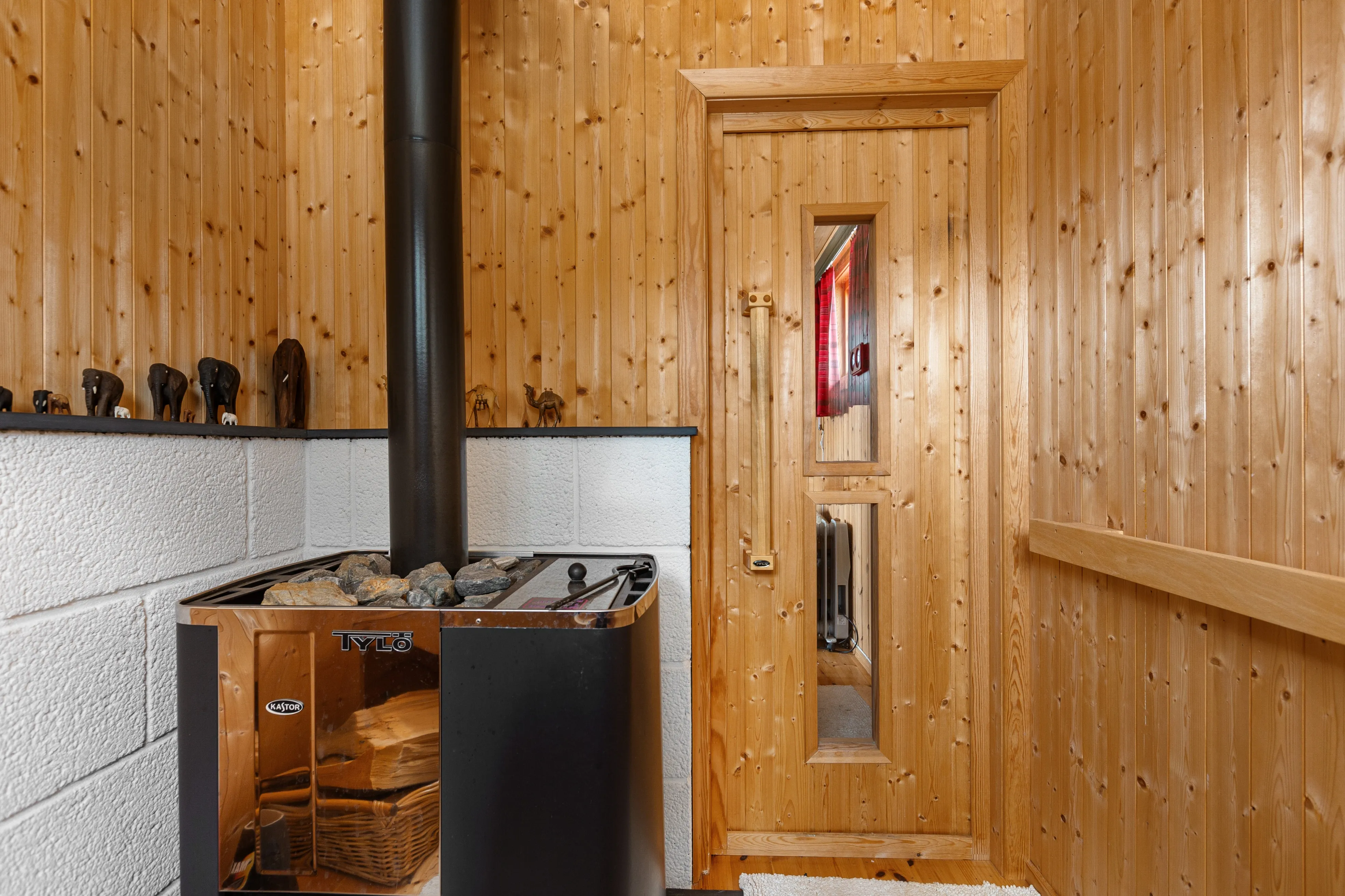 Rustic 2-Bedroom Cabin with Annex and Expansive Grounds in Etnedal, Norway - View image 27 of 31