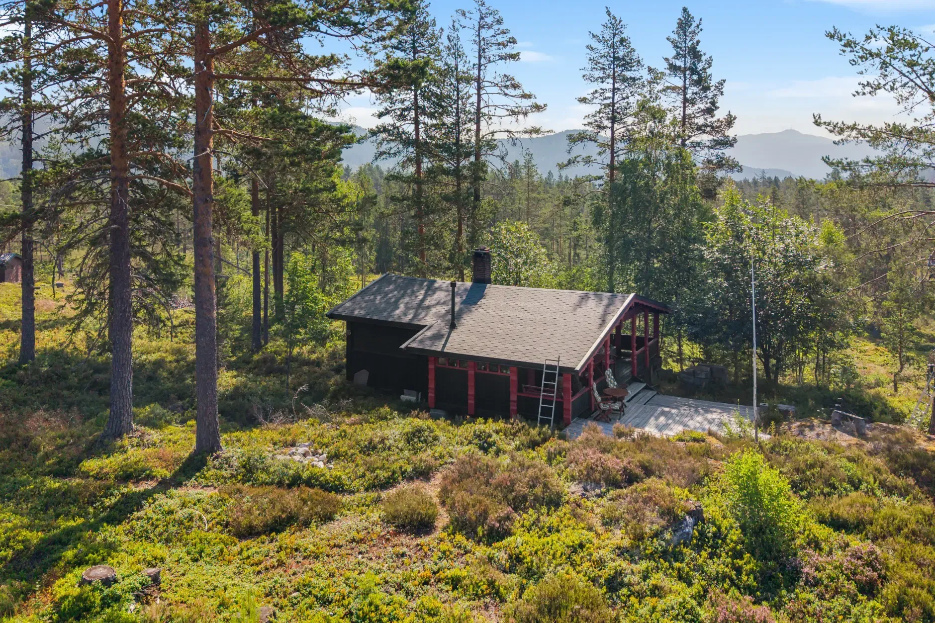 1970s Norwegian Cabin with Rustic Appeal and Two Bedrooms in Kongsberg - Image 2