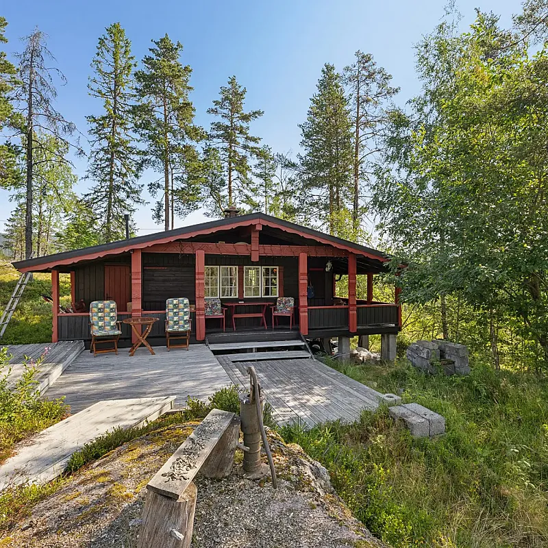 1970s Norwegian Cabin with Rustic Appeal and Two Bedrooms in Kongsberg