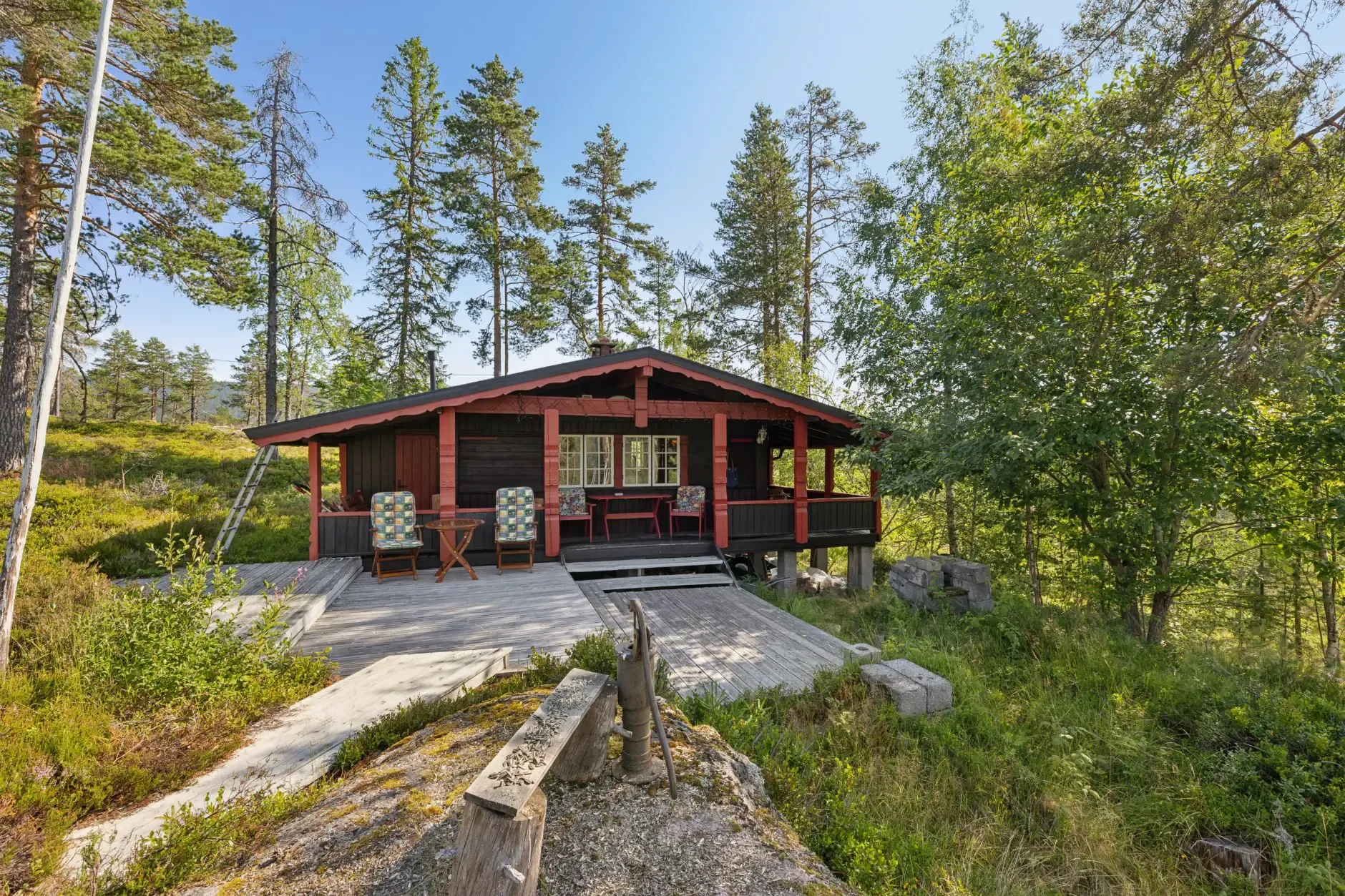 1970s Norwegian Cabin with Rustic Appeal and Two Bedrooms in Kongsberg - Image 1